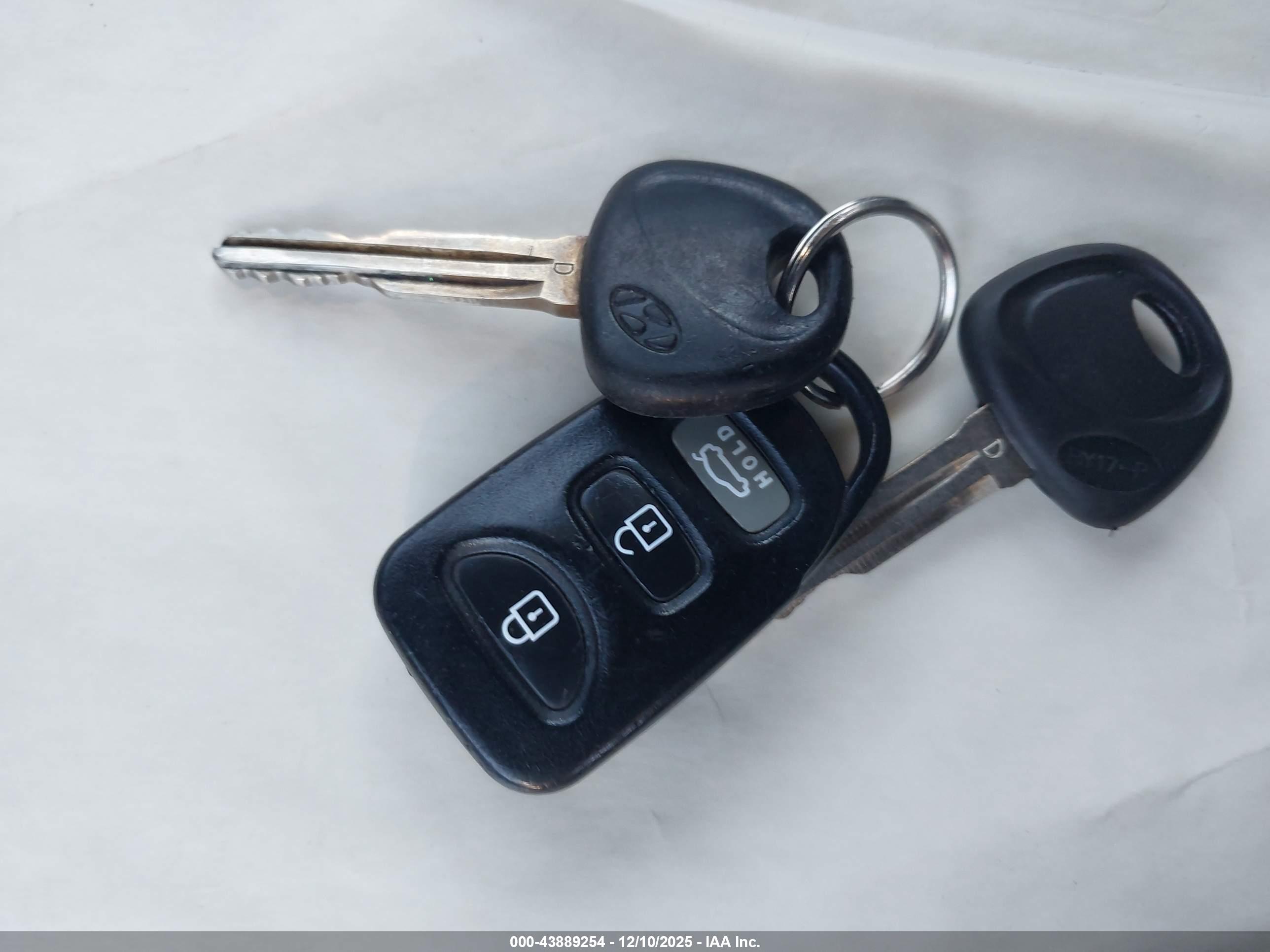 HYUNDAI ELANTRA image 11
