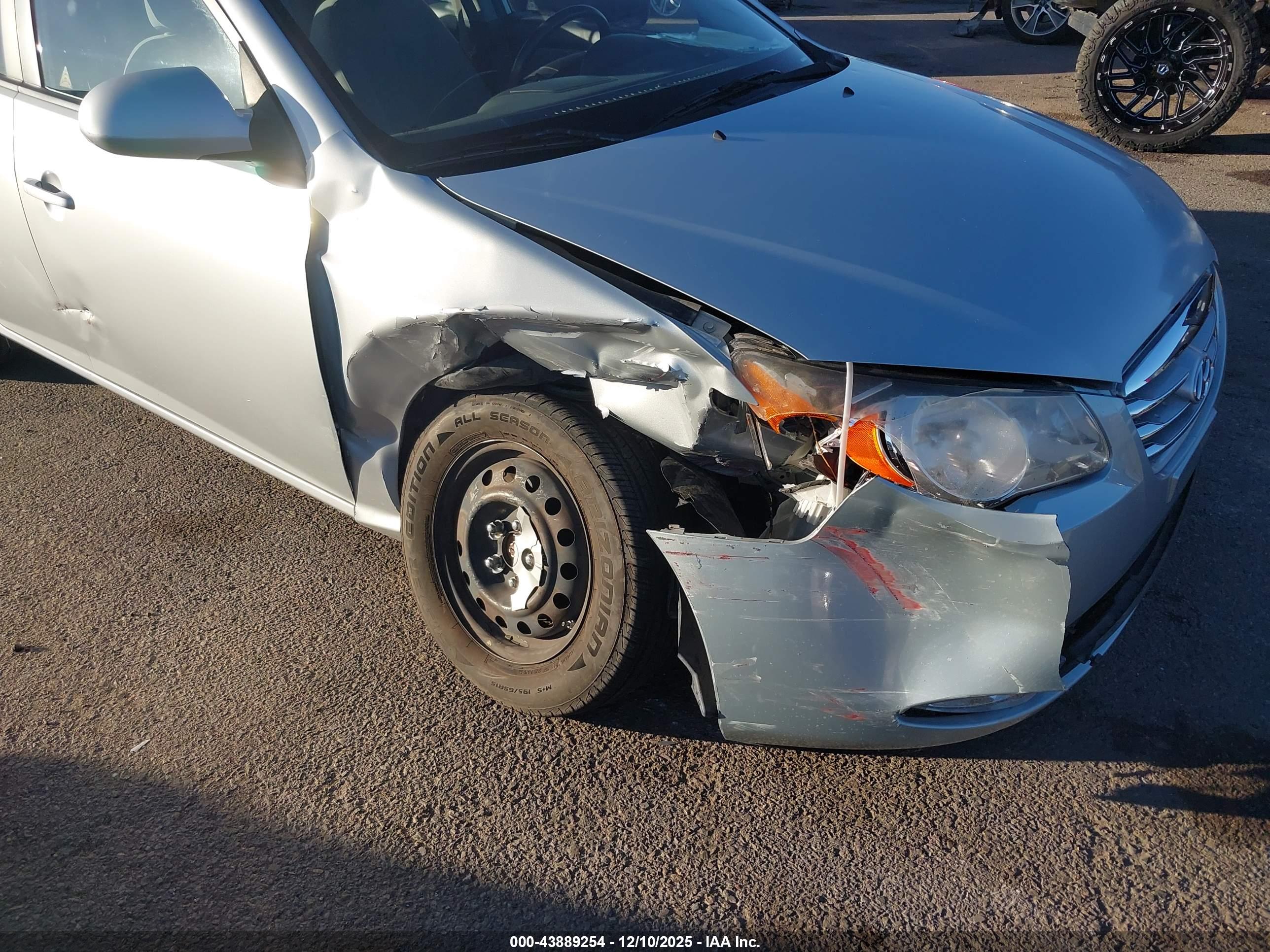 HYUNDAI ELANTRA image 6