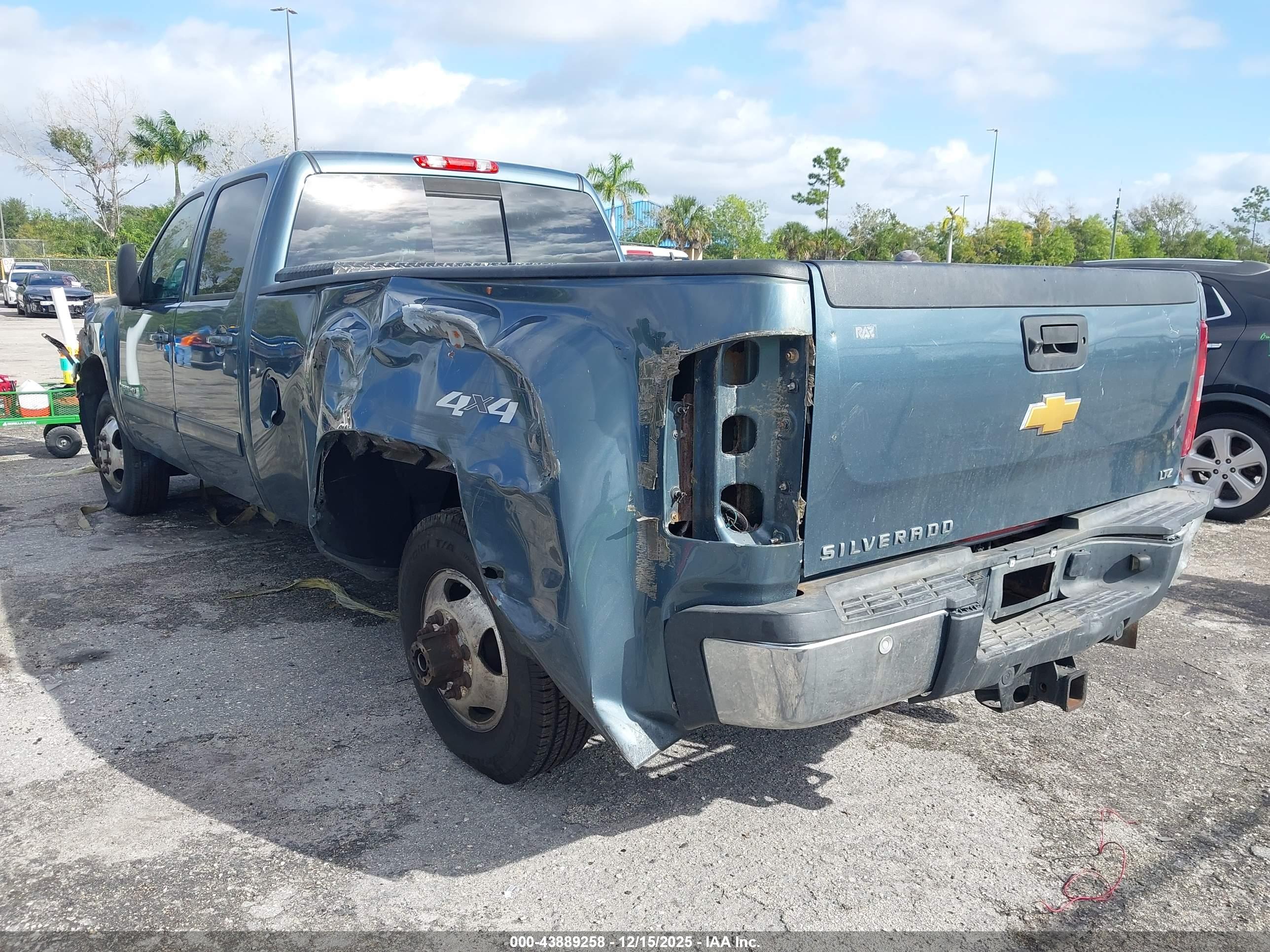 CHEVROLET SILVERADO image 3