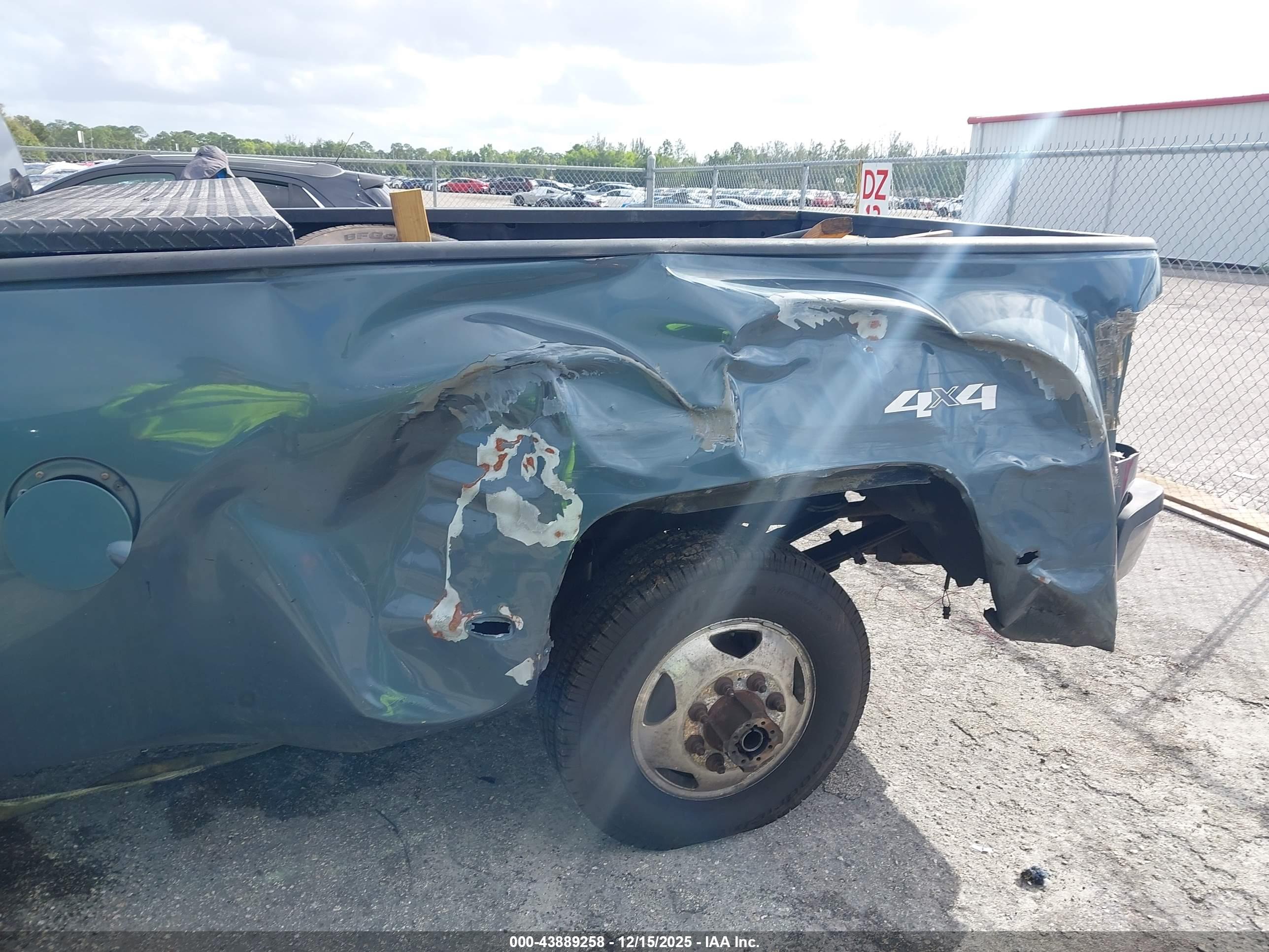CHEVROLET SILVERADO image 6