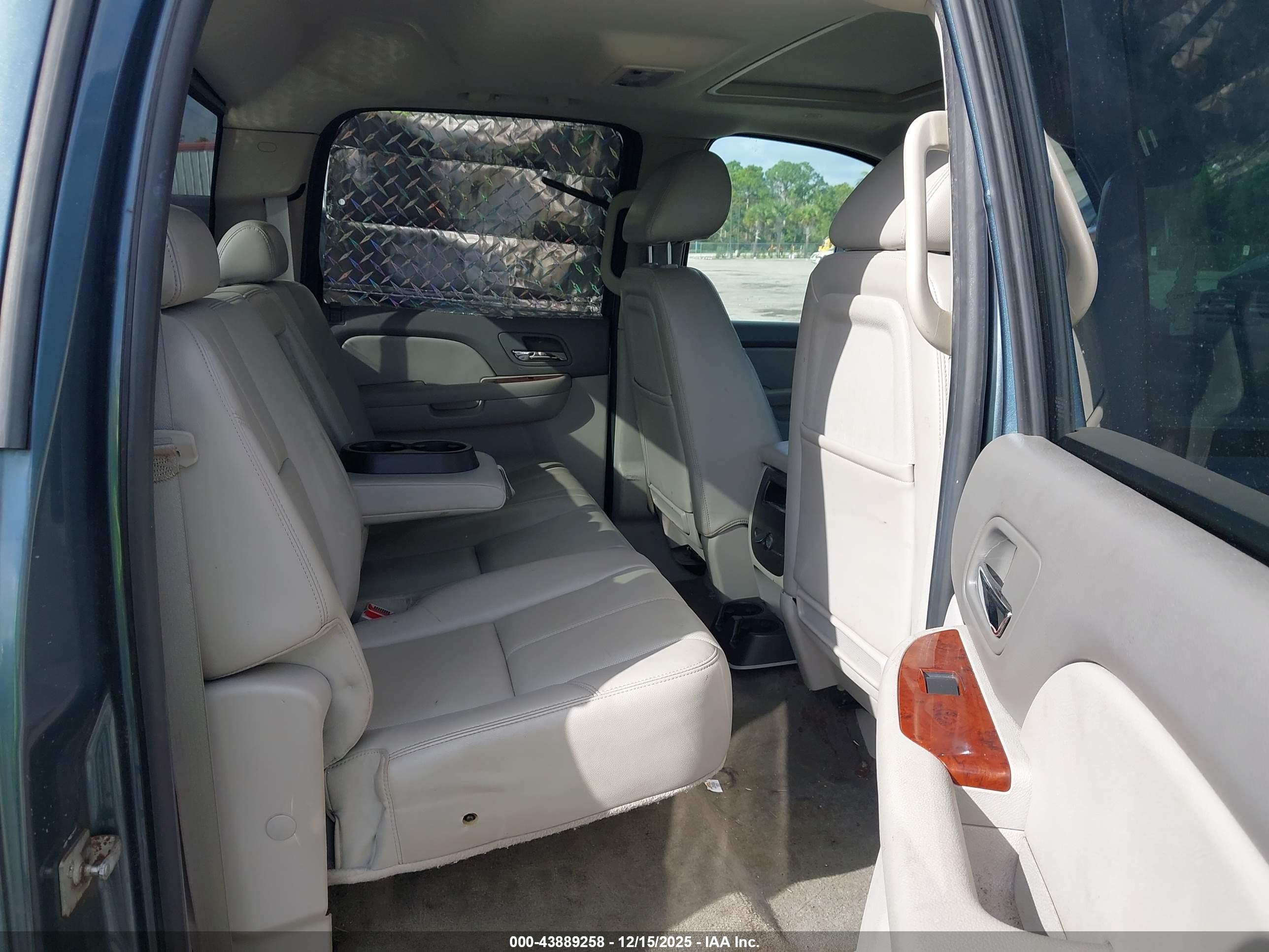 CHEVROLET SILVERADO image 8