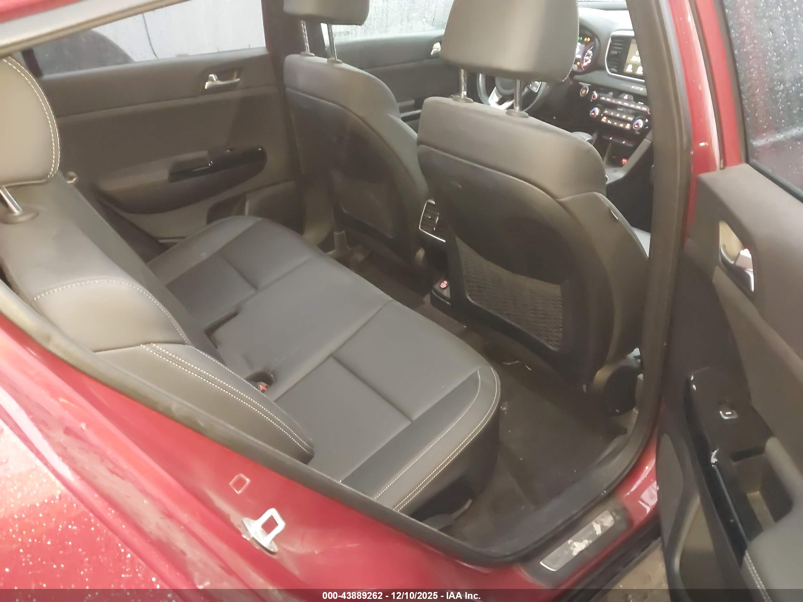 KIA SPORTAGE image 8