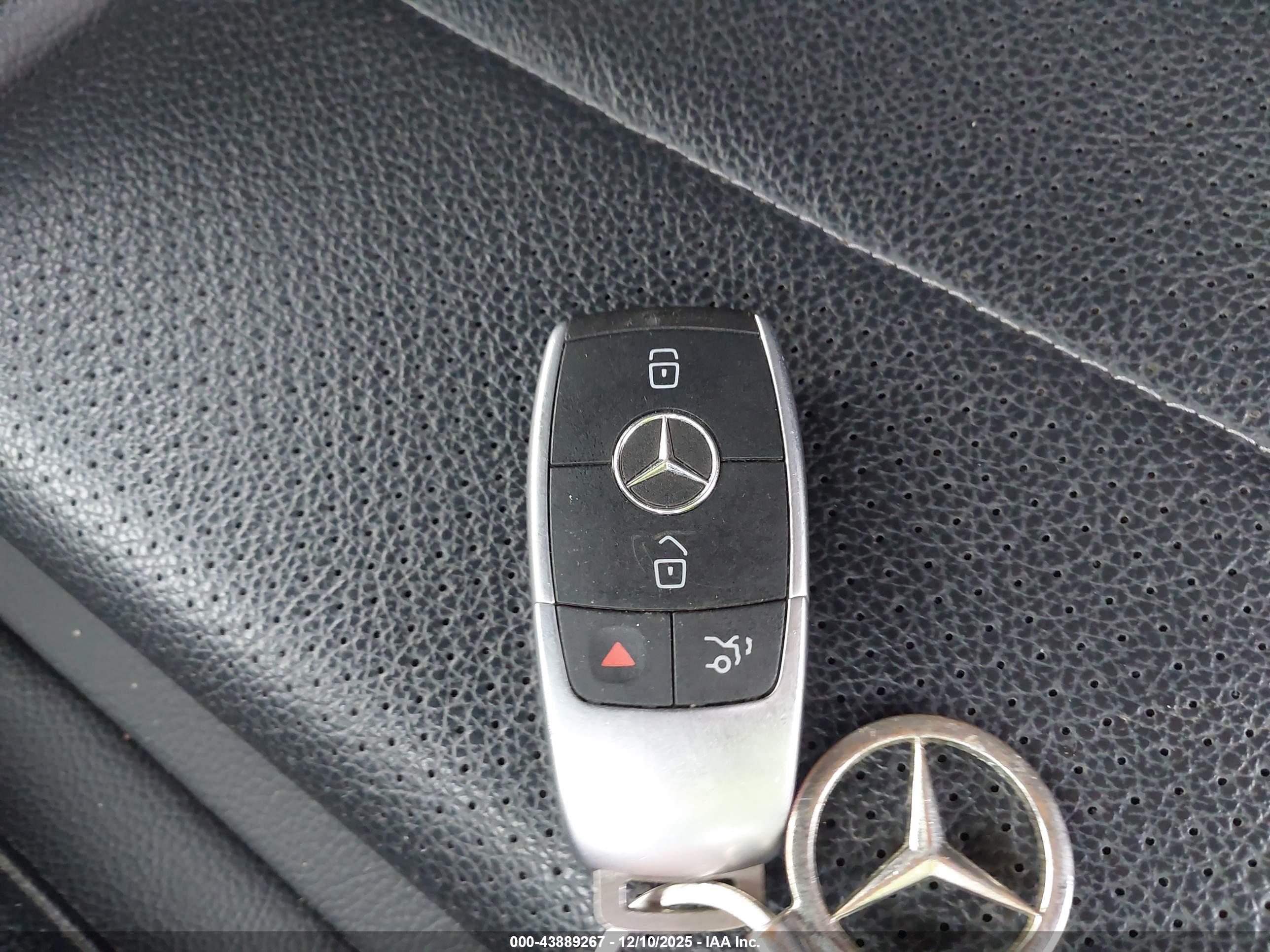MERCEDES-BENZ GLC image 11