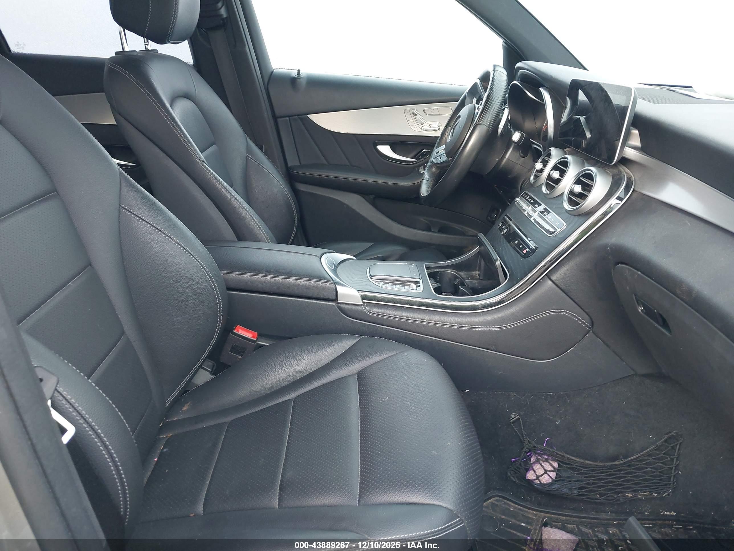 MERCEDES-BENZ GLC image 5