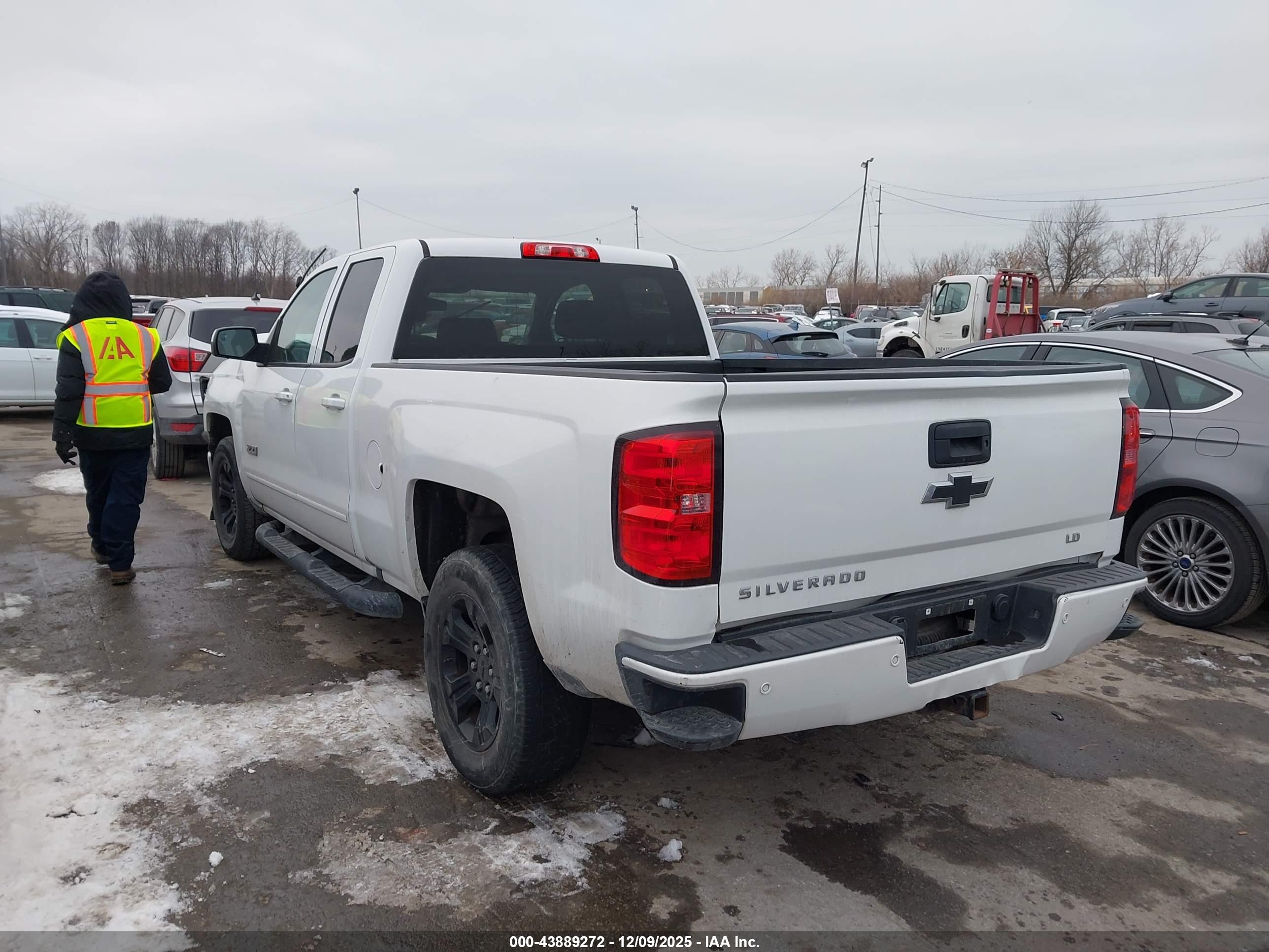 CHEVROLET SILVERADO image 3