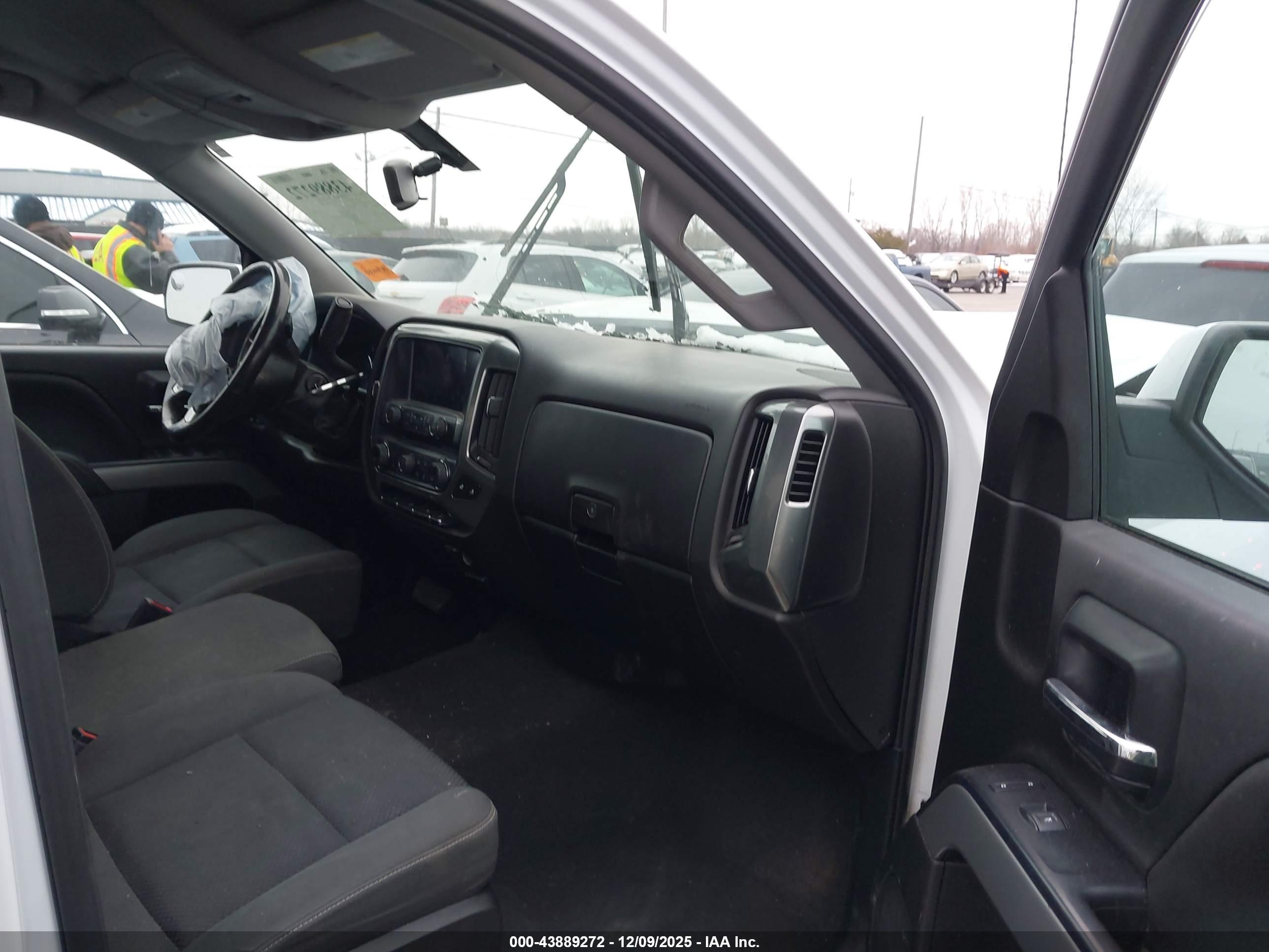 CHEVROLET SILVERADO image 5