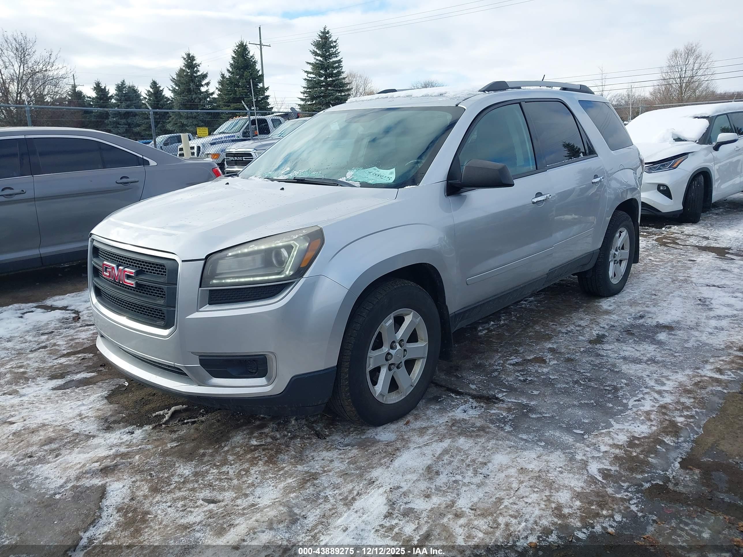 GMC ACADIA image 2