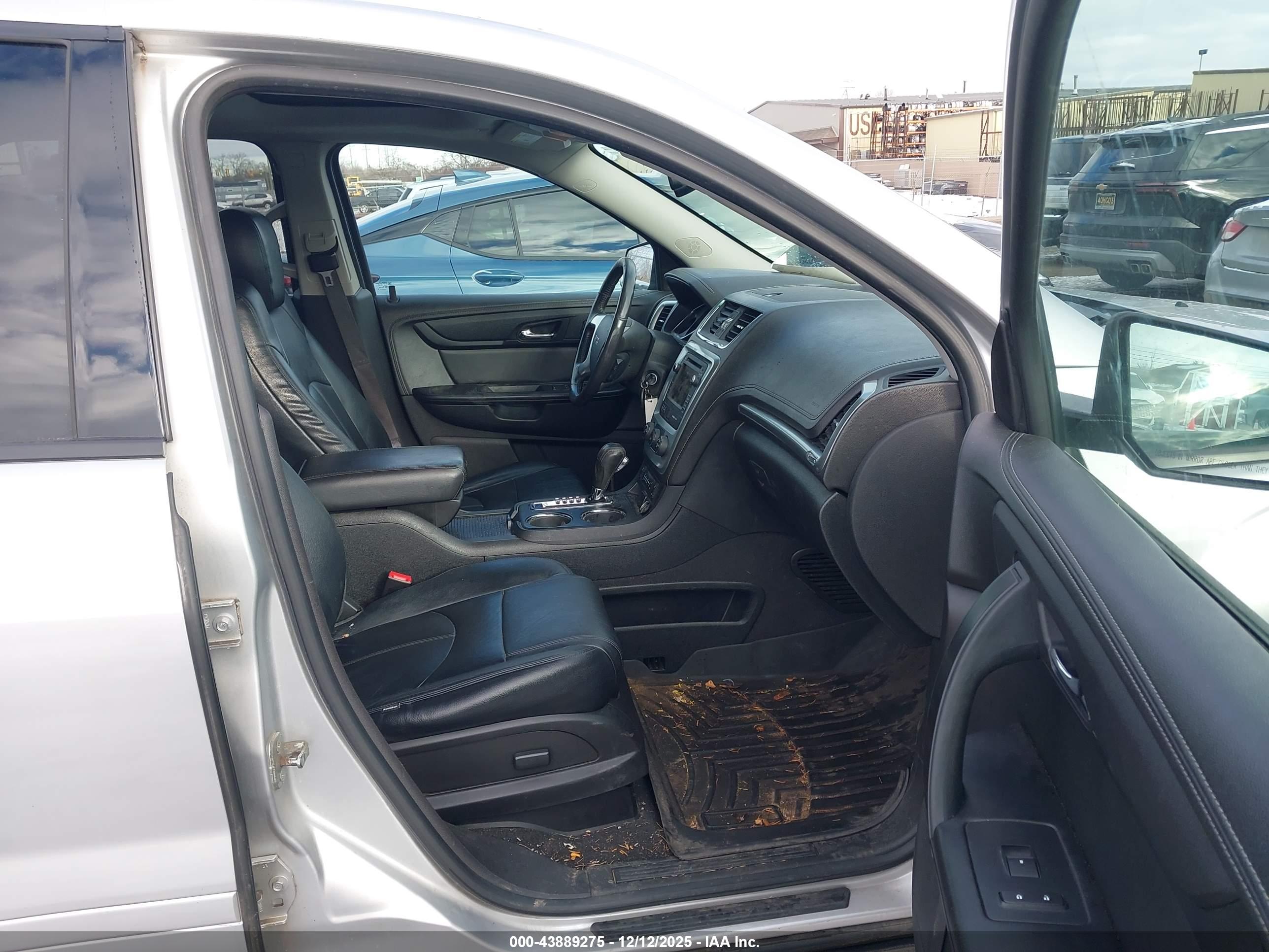 GMC ACADIA image 5