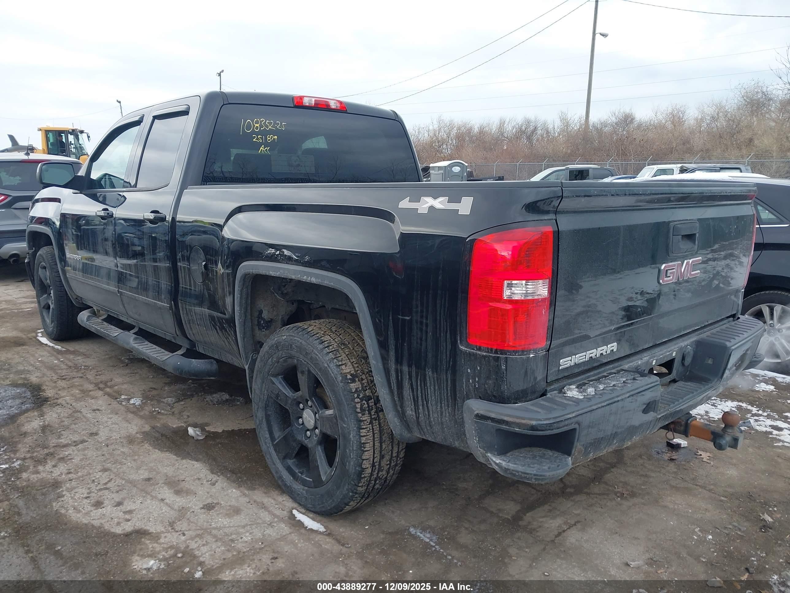 GMC SIERRA image 3