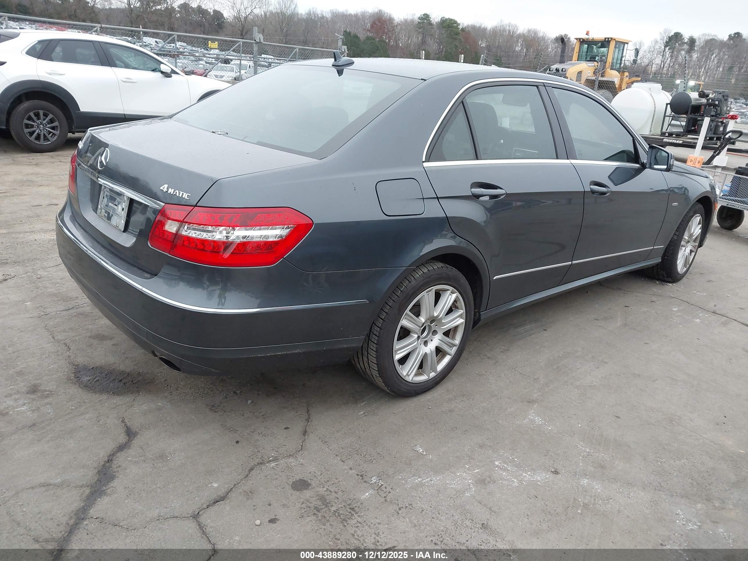 MERCEDES-BENZ E image 4