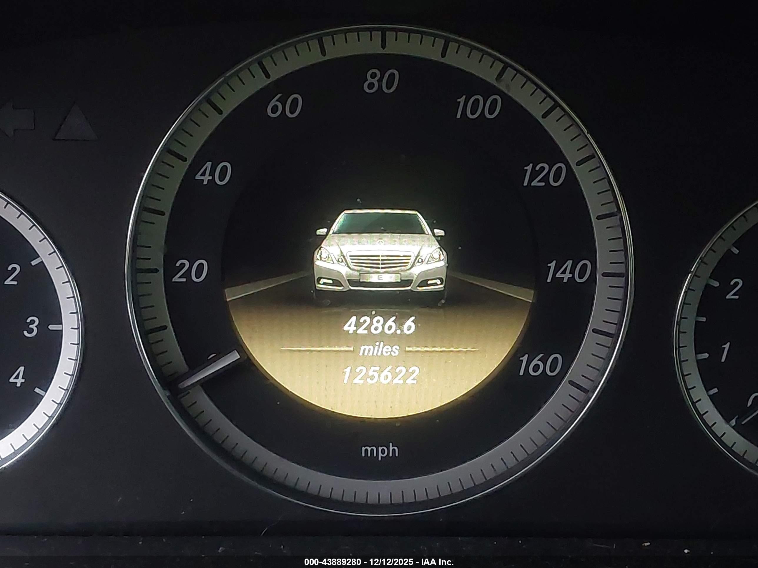 MERCEDES-BENZ E image 7