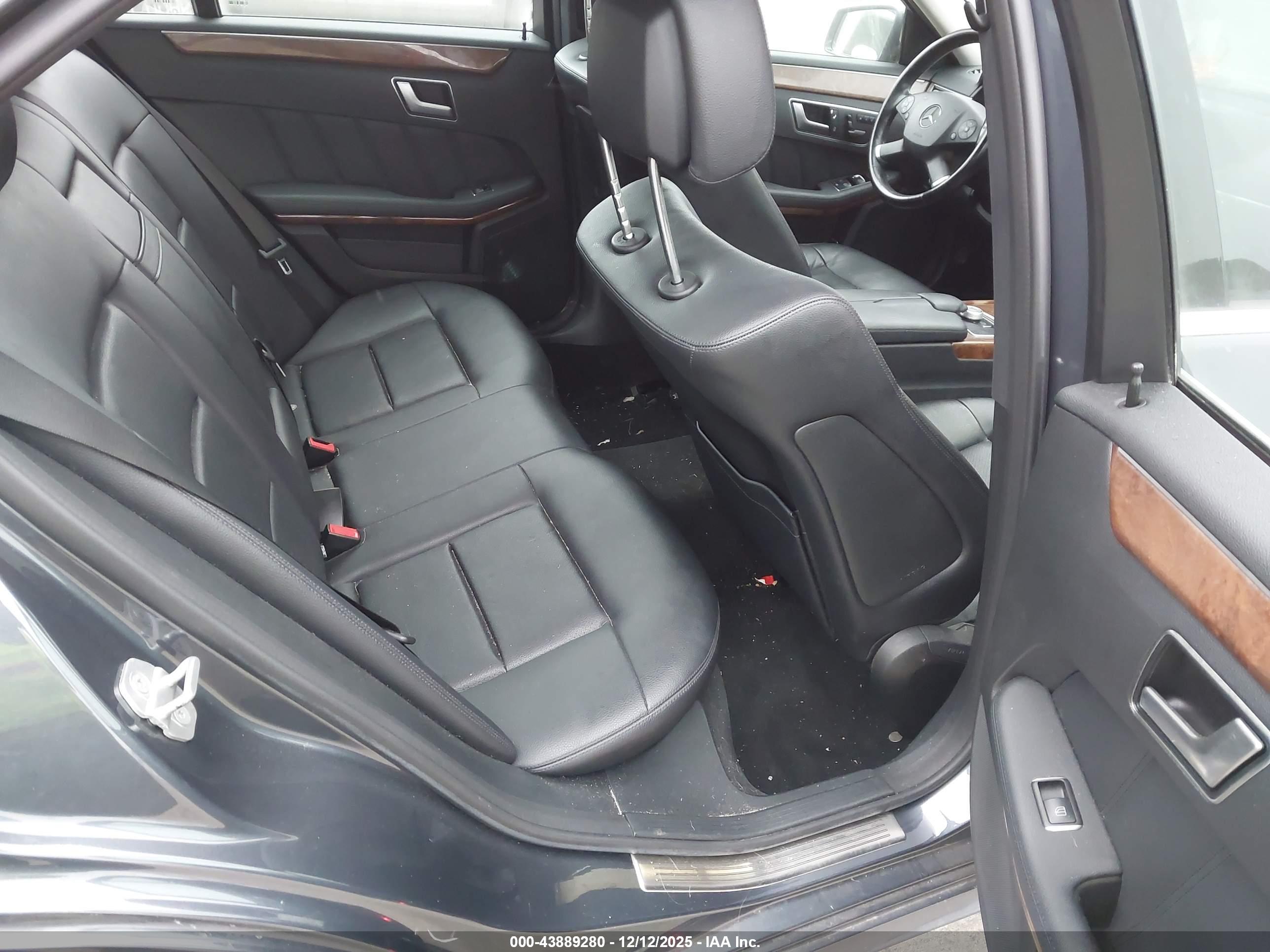 MERCEDES-BENZ E image 8
