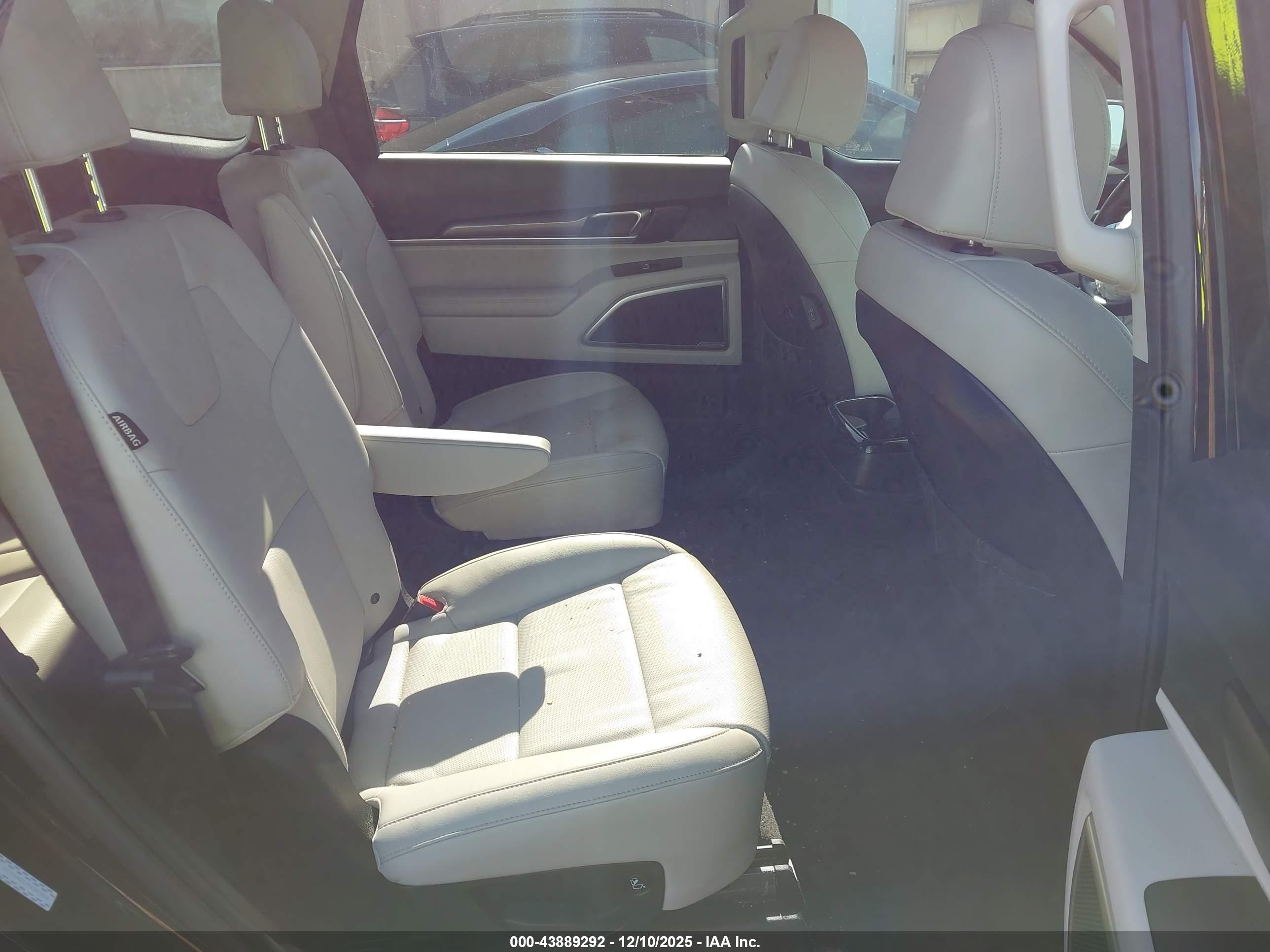 KIA TELLURIDE image 8