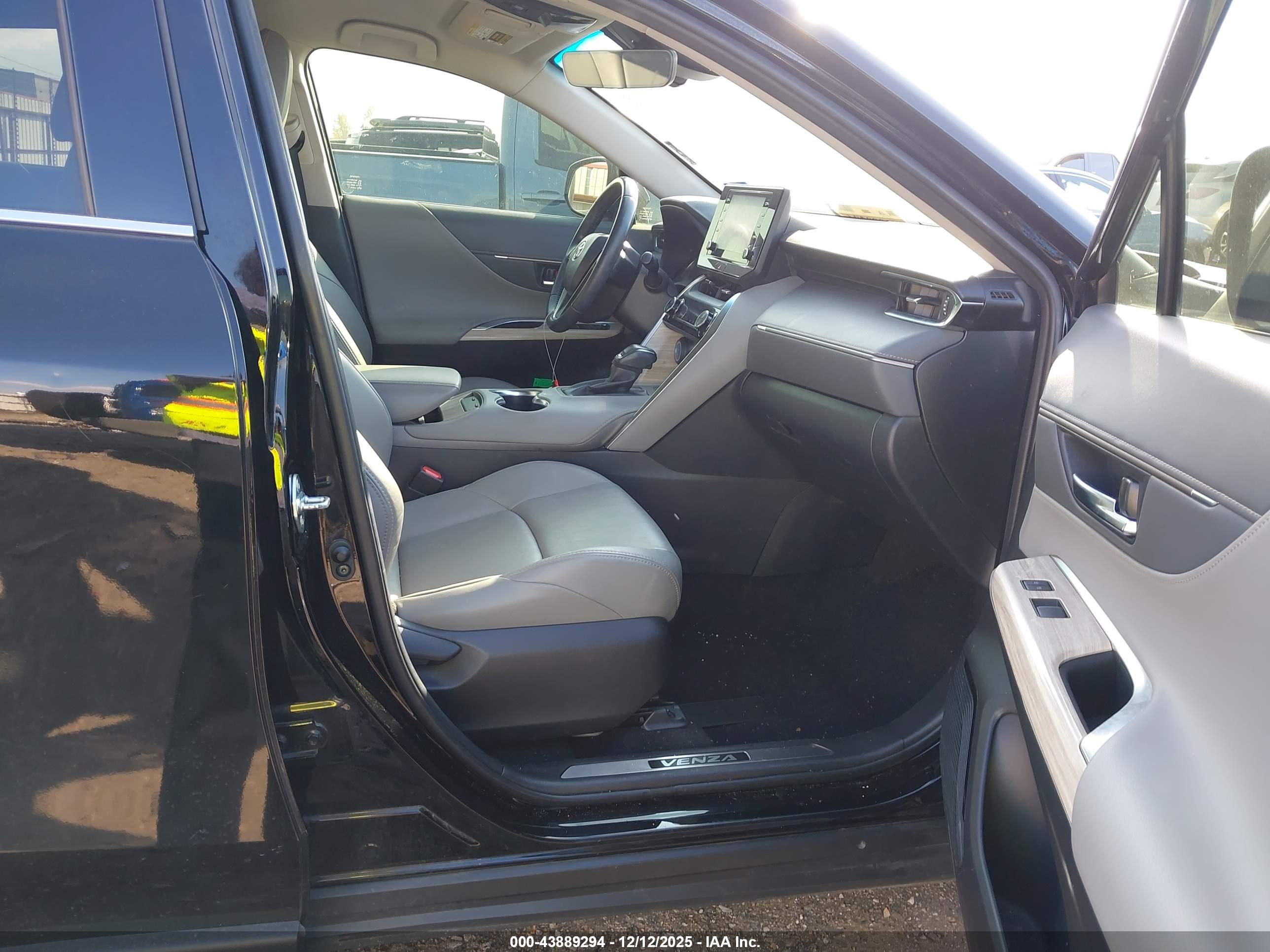 TOYOTA VENZA image 5