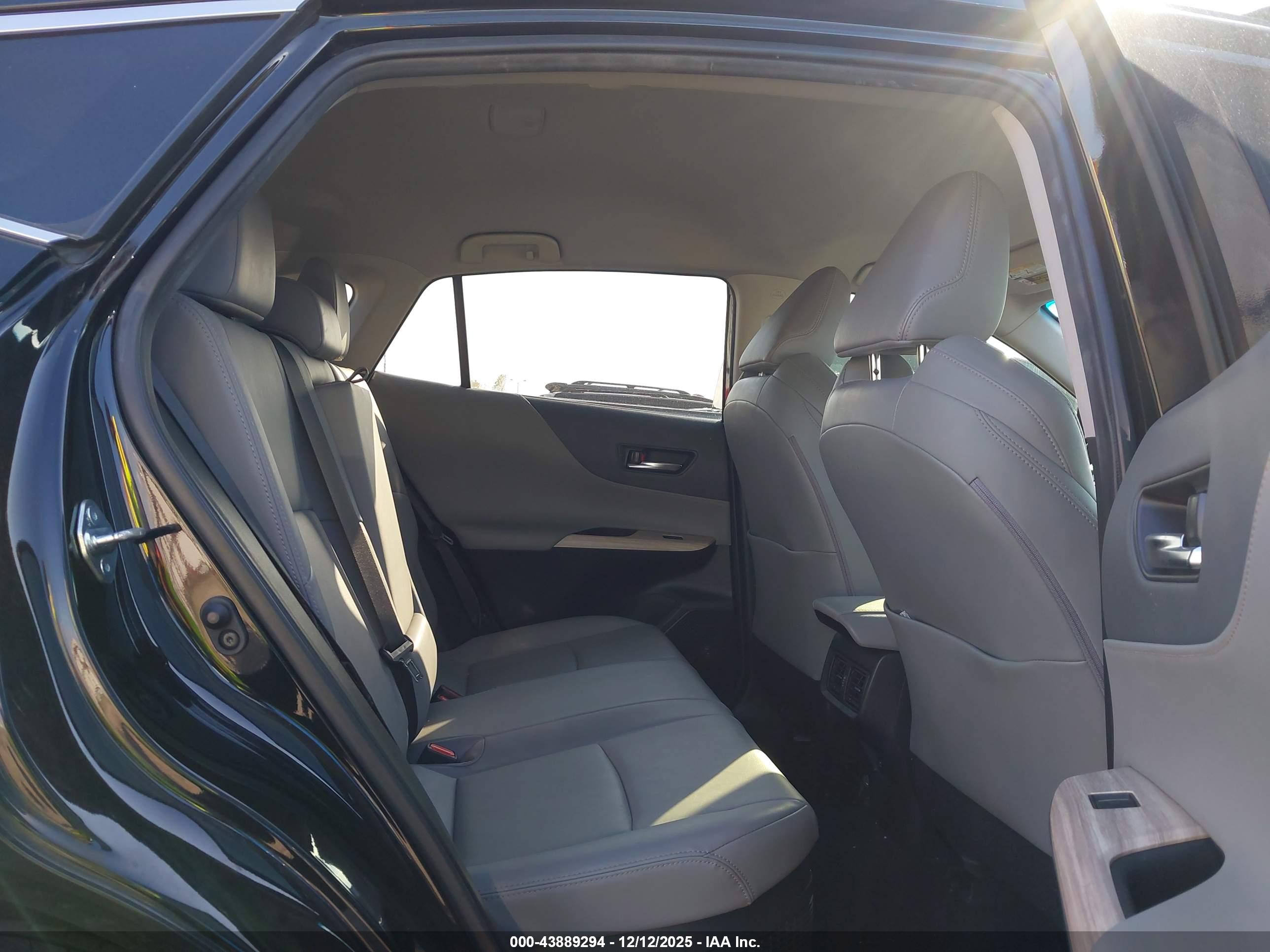 TOYOTA VENZA image 8