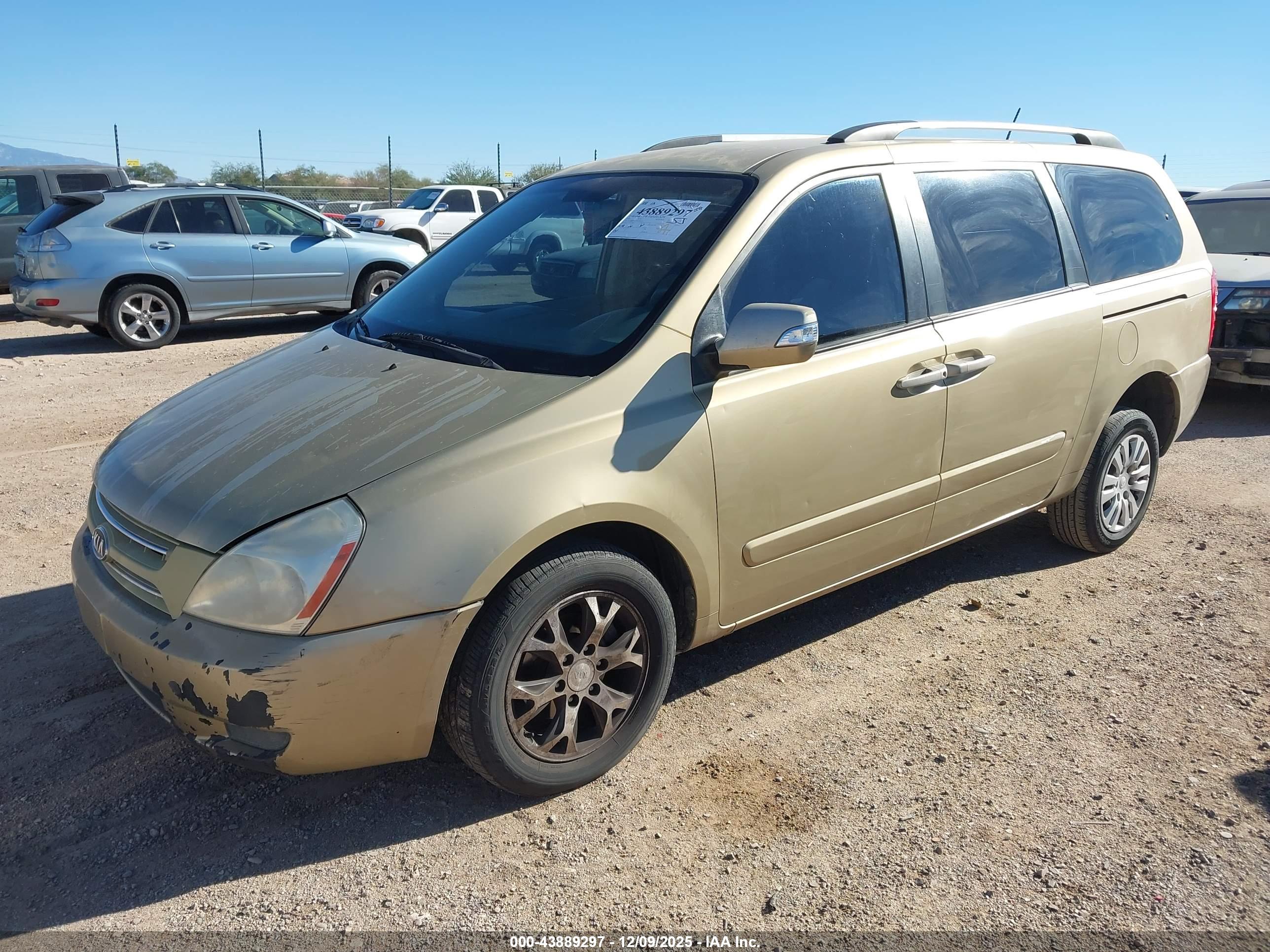 KIA SEDONA image 2