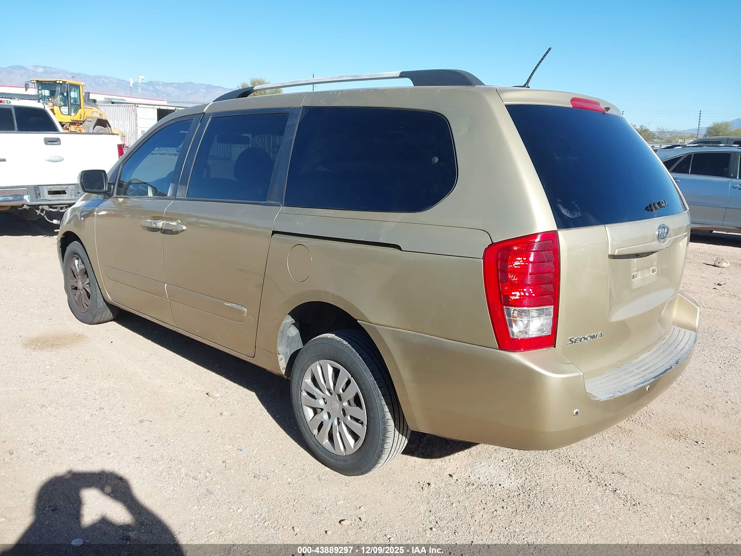 KIA SEDONA image 3