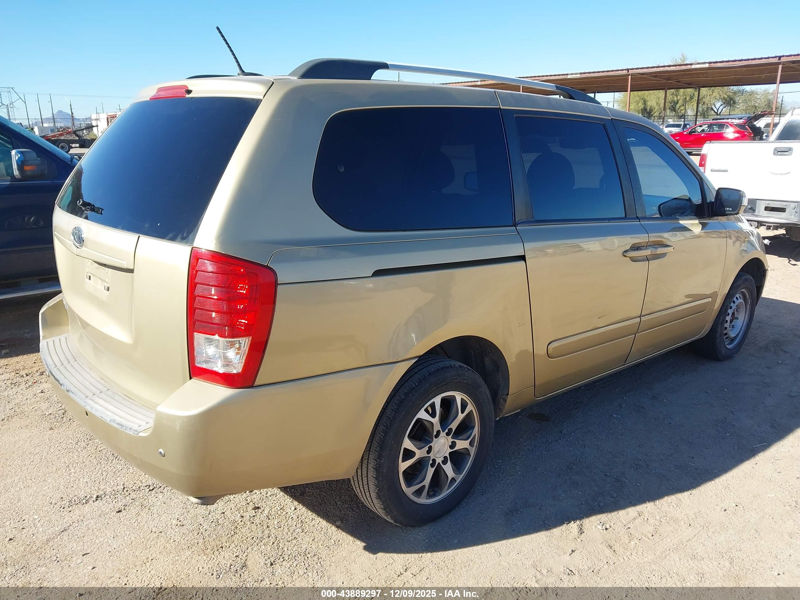 KIA SEDONA image 4