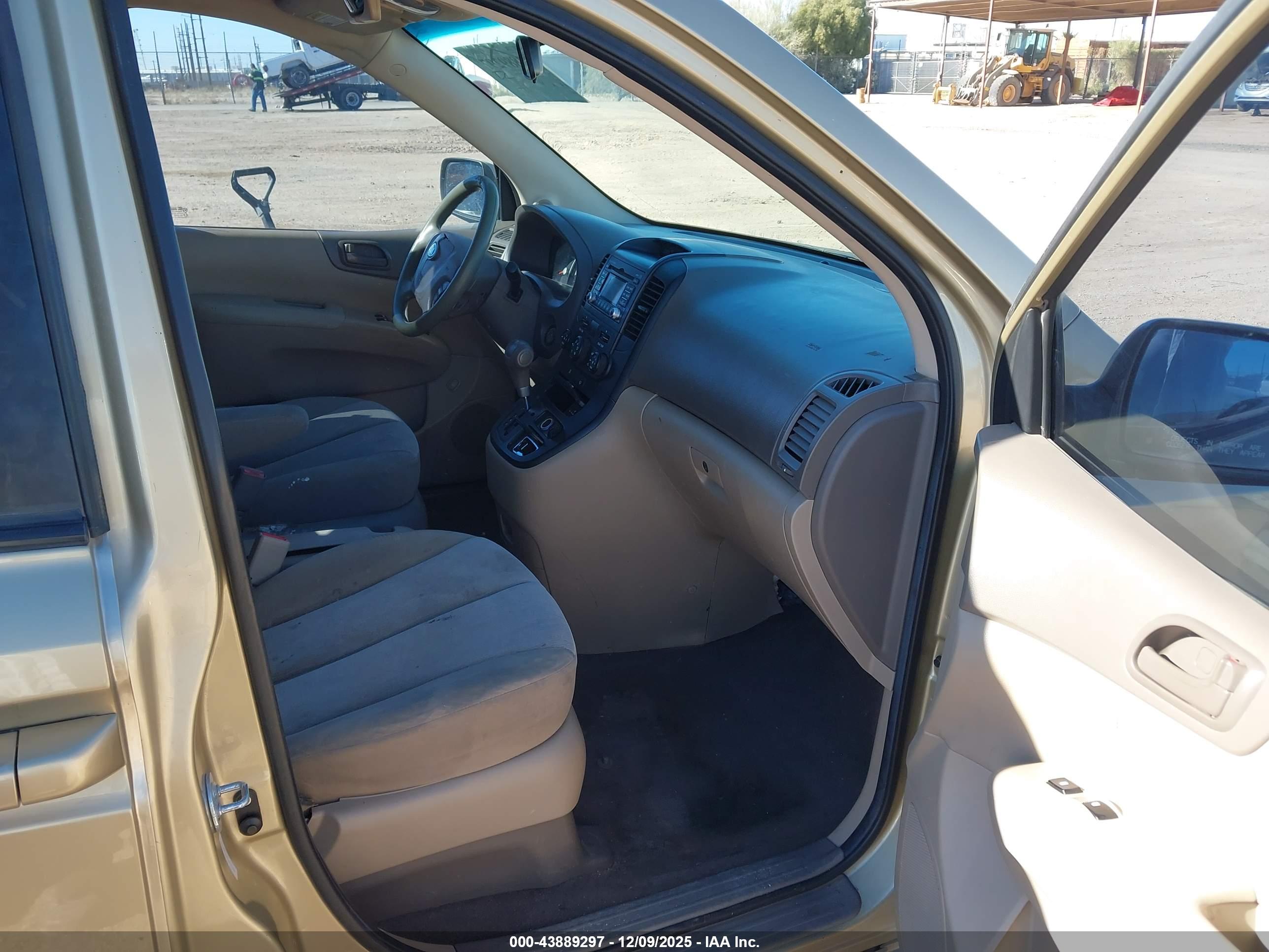 KIA SEDONA image 5