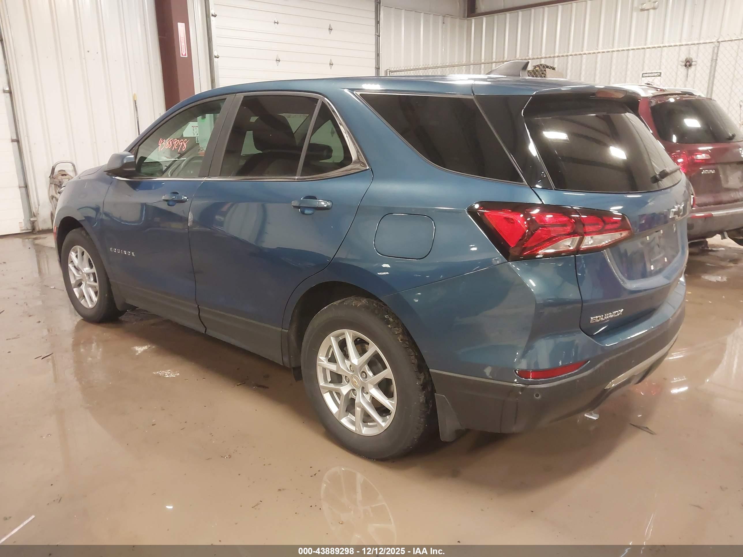 CHEVROLET EQUINOX image 3