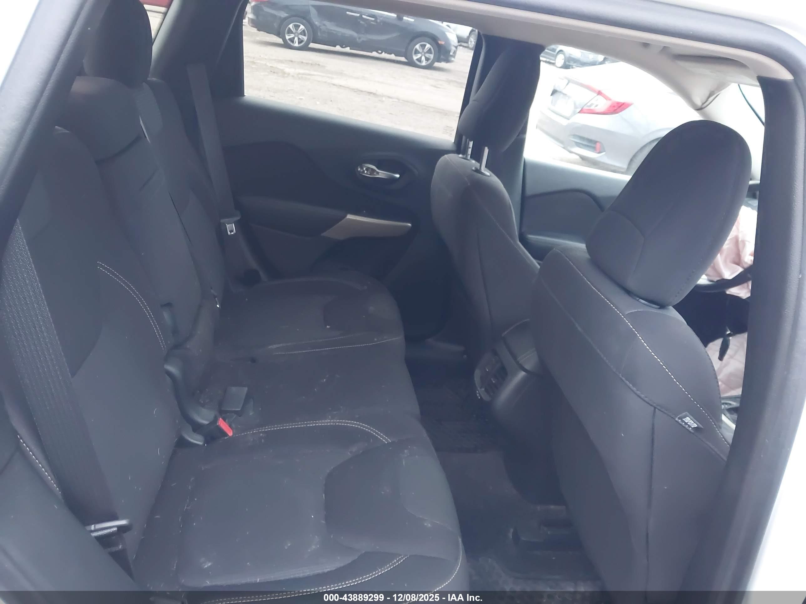 JEEP CHEROKEE image 8