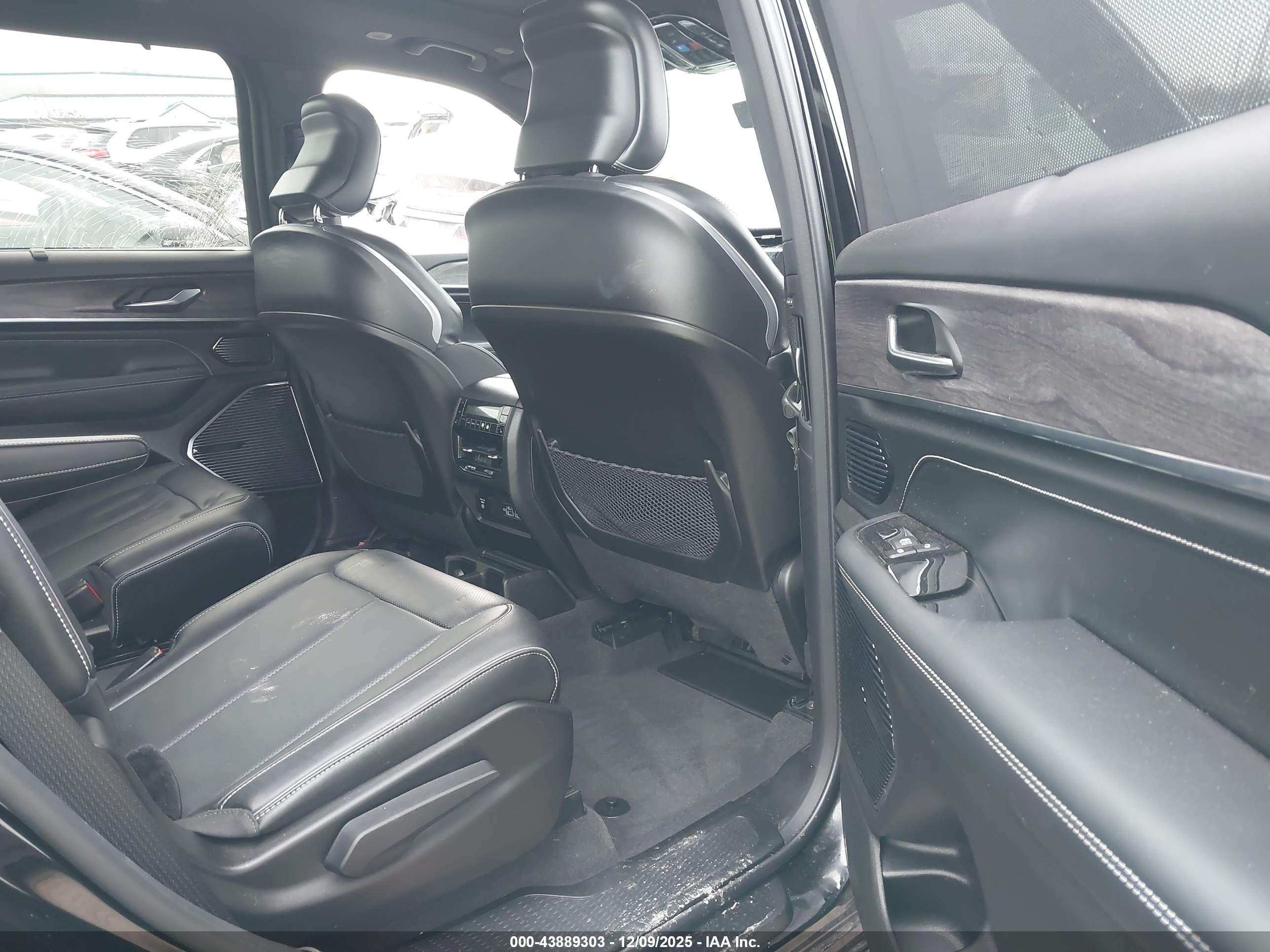 JEEP GRAND image 8