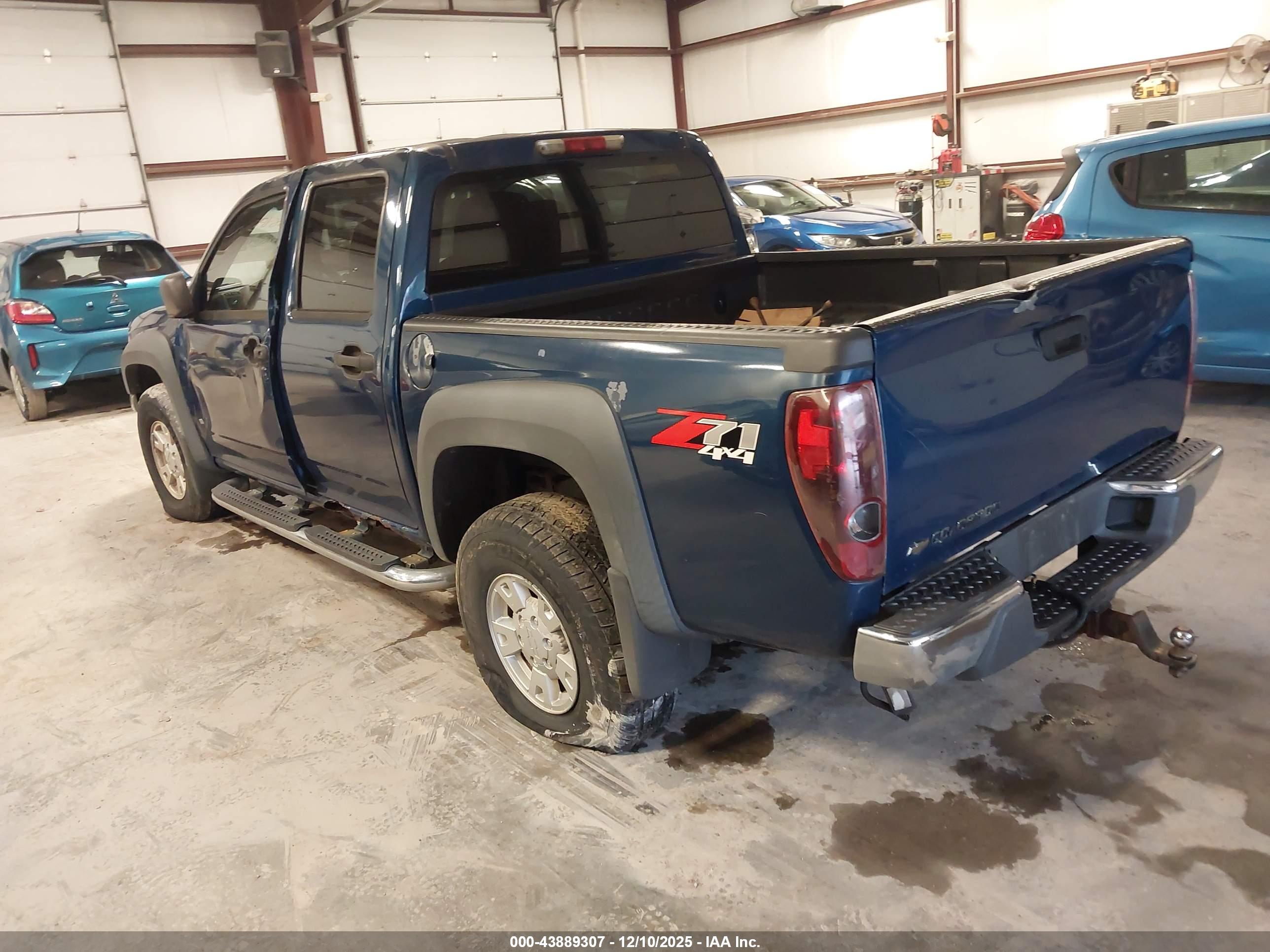 CHEVROLET COLORADO image 3