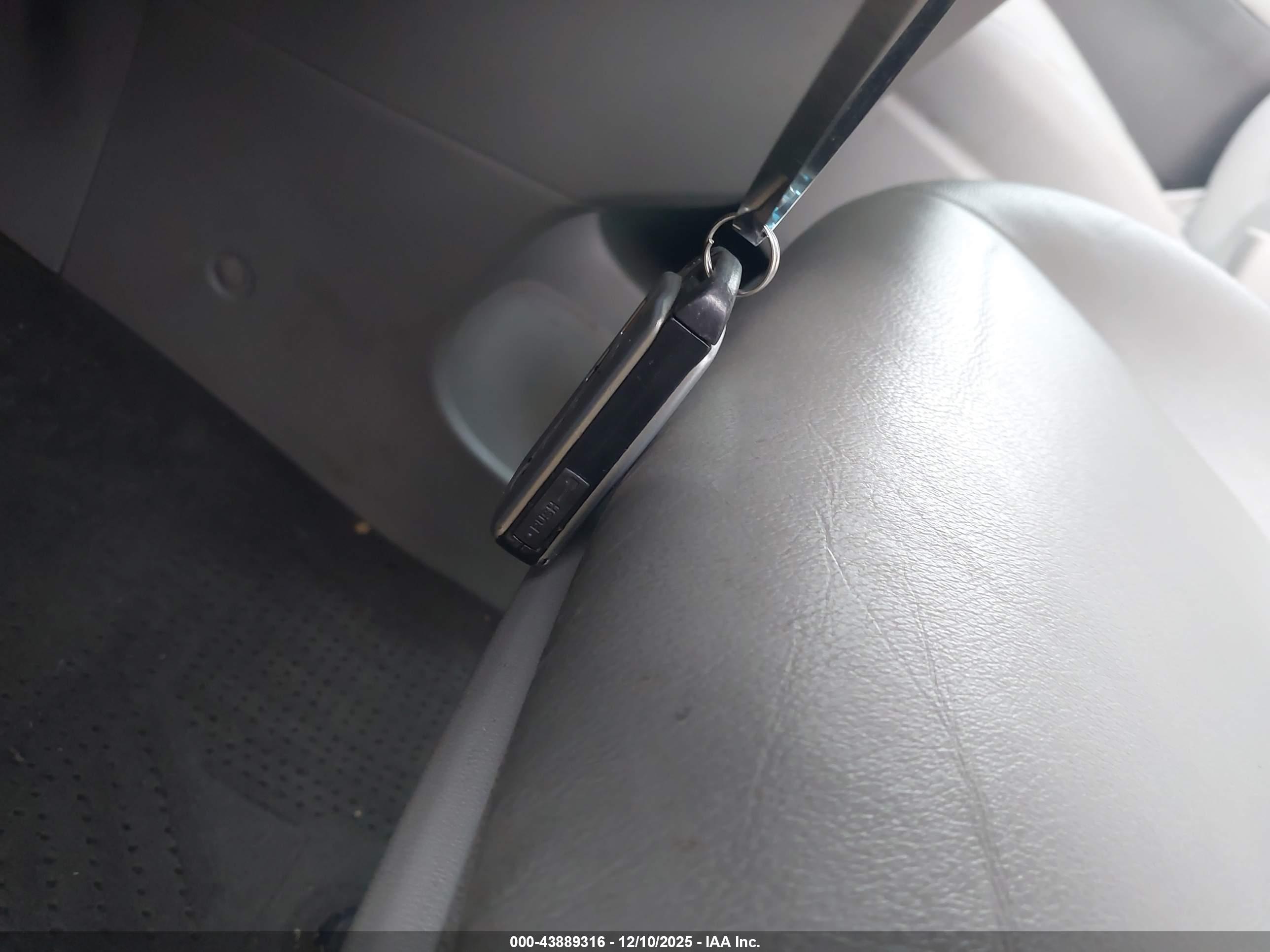 TOYOTA SIENNA image 11
