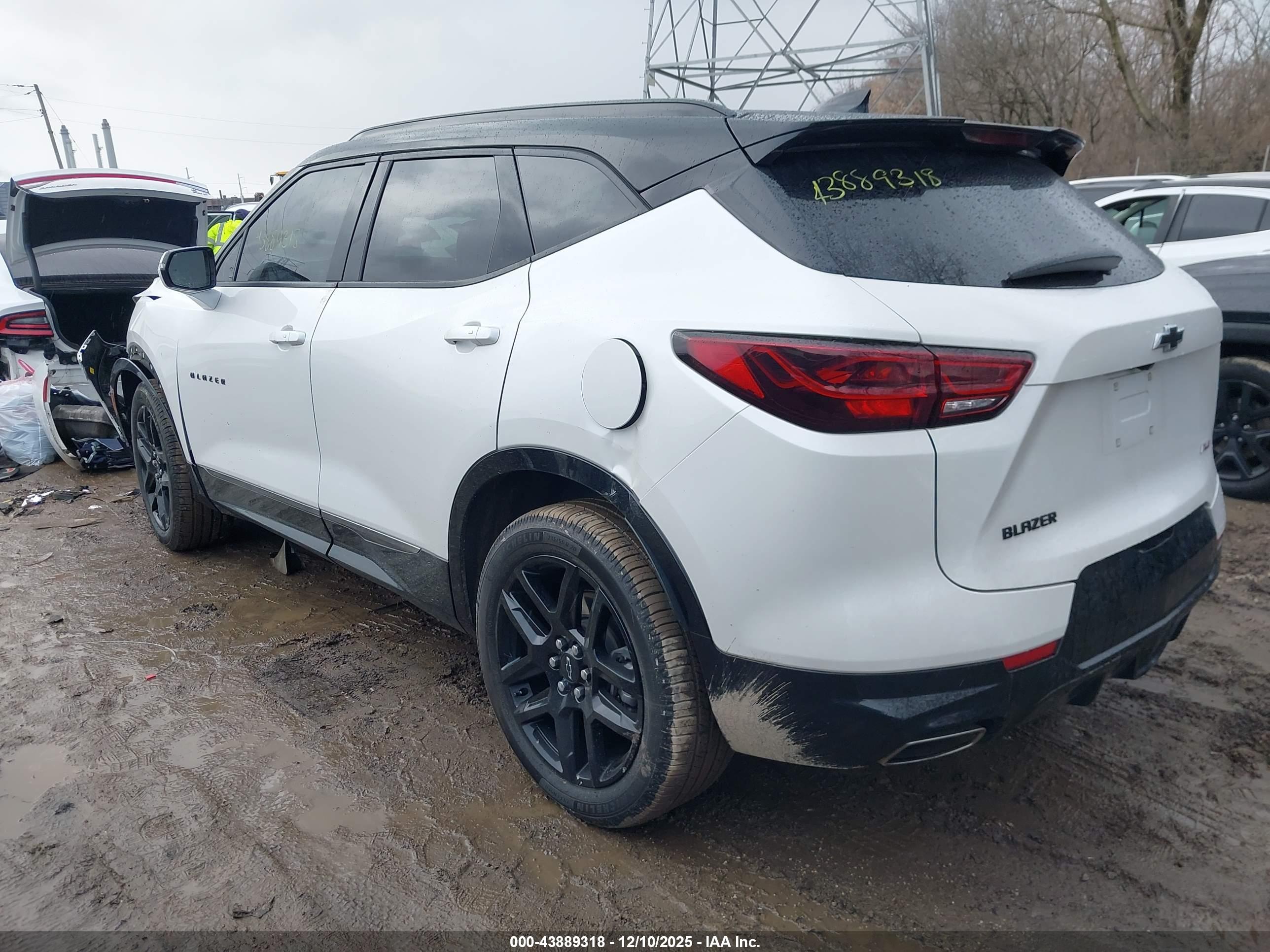 CHEVROLET BLAZER image 3