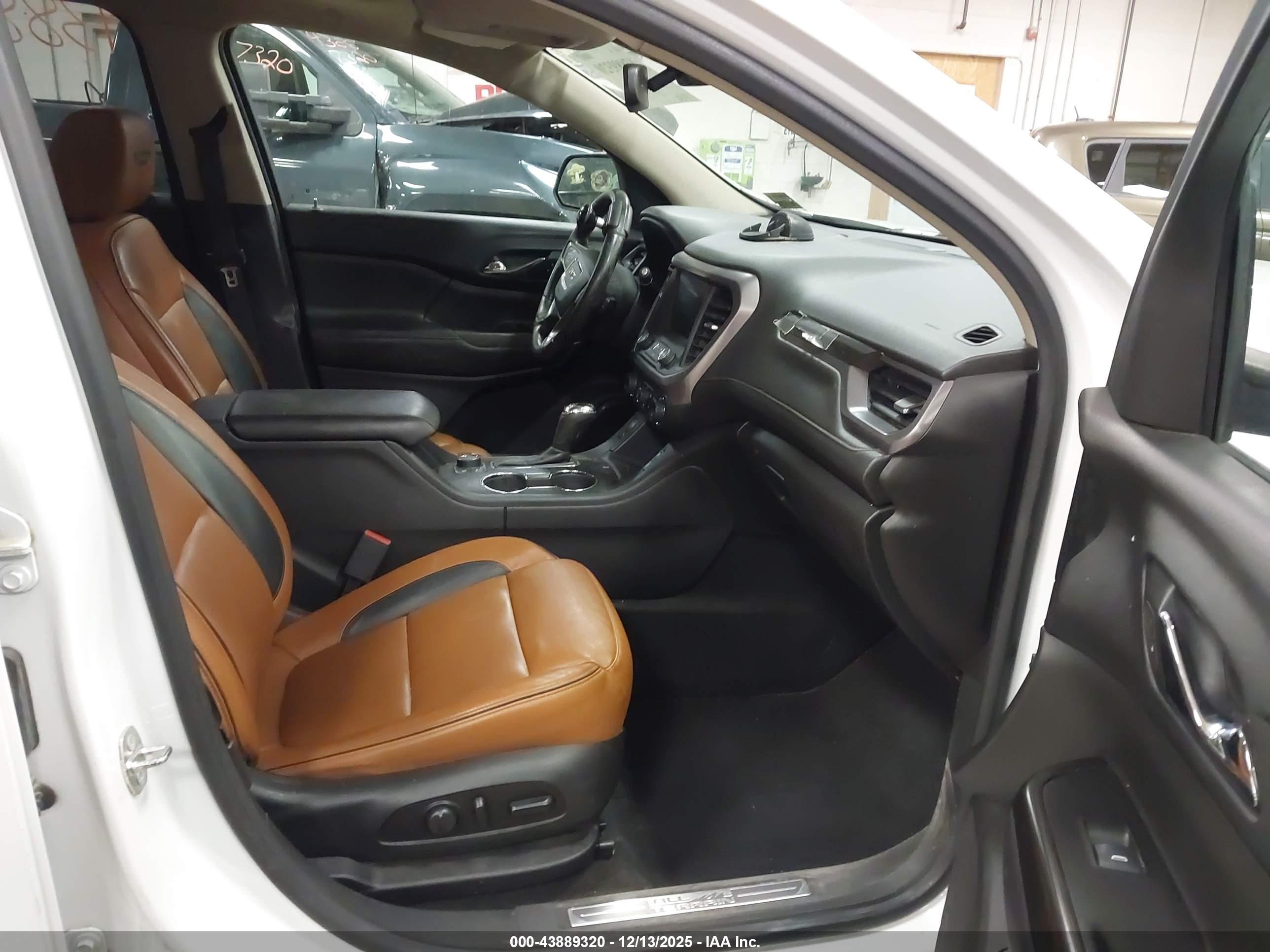 GMC ACADIA image 5