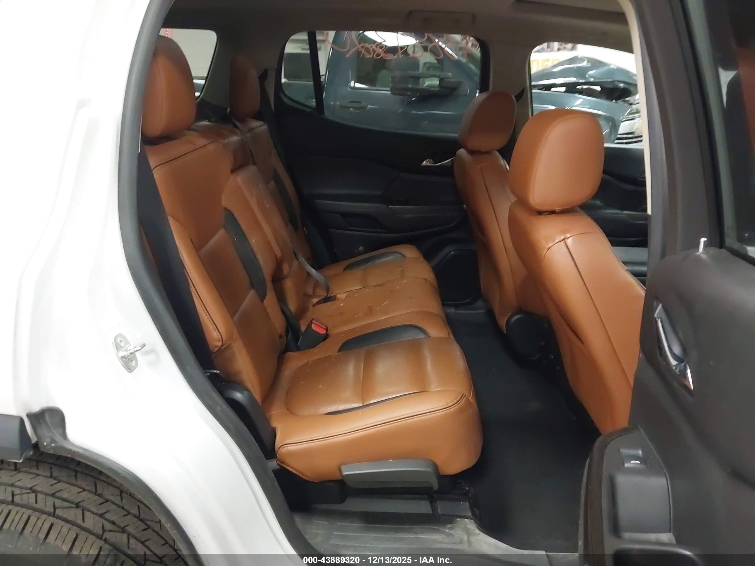 GMC ACADIA image 8