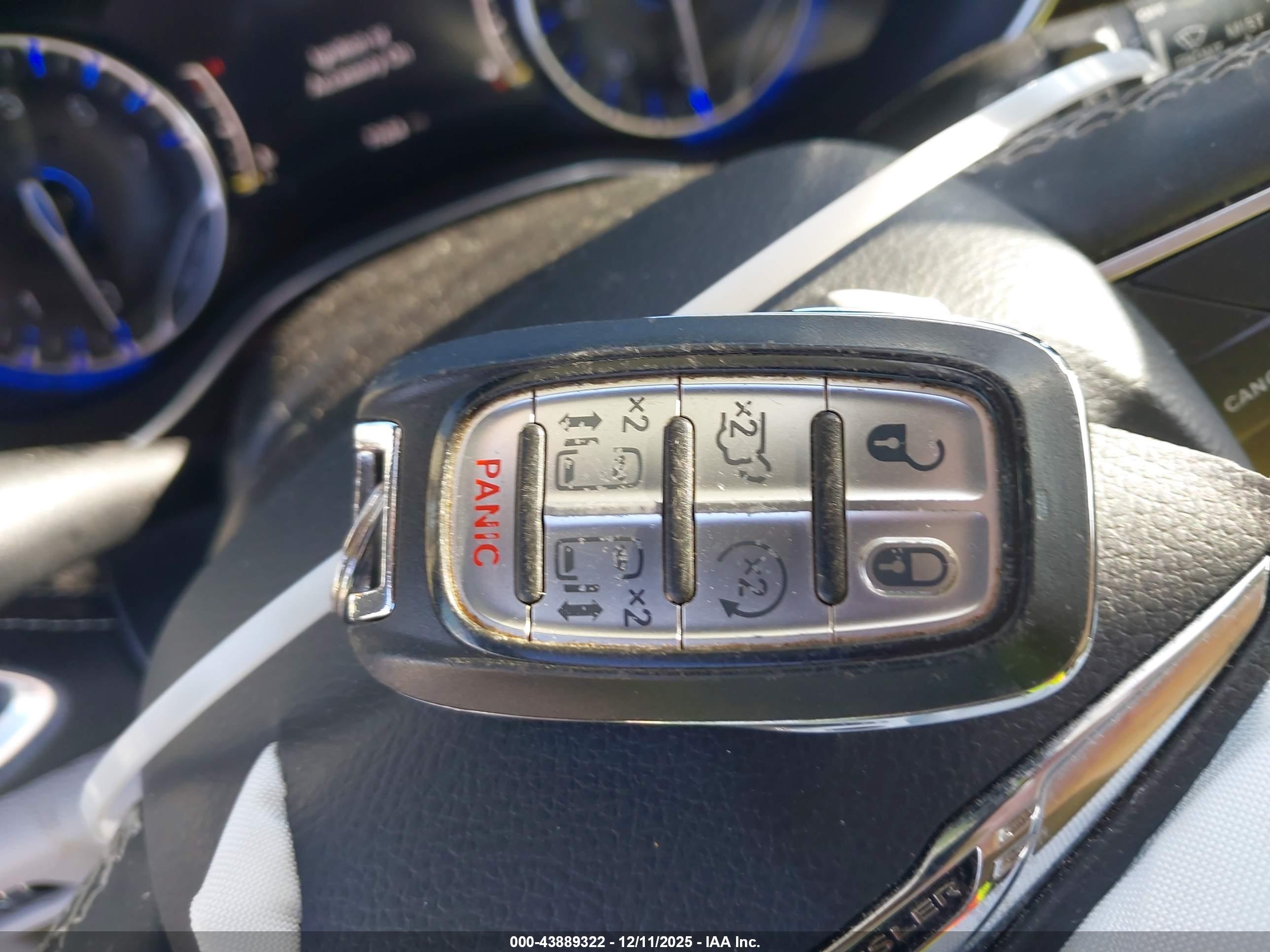 CHRYSLER PACIFICA image 11