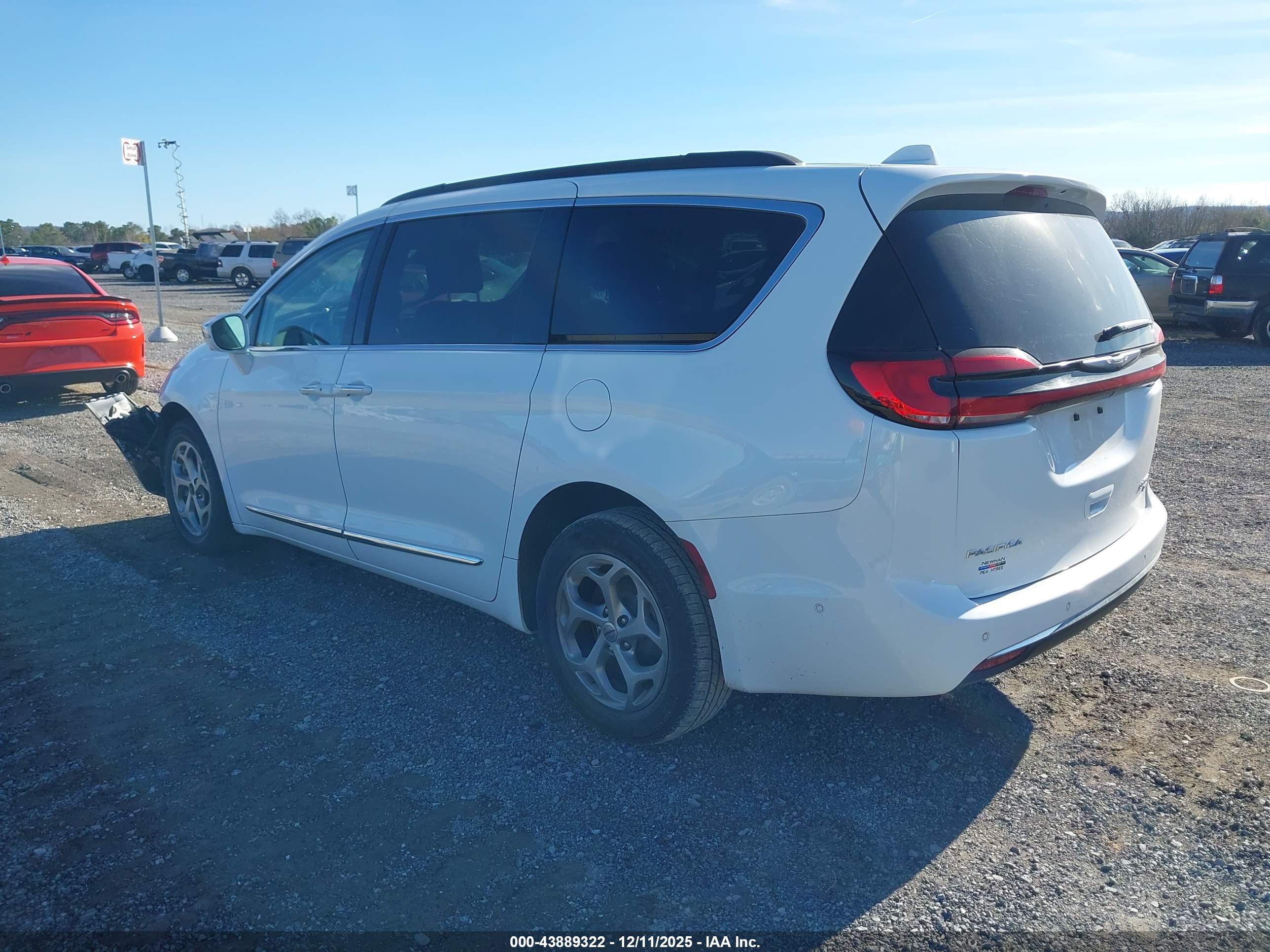 CHRYSLER PACIFICA image 3