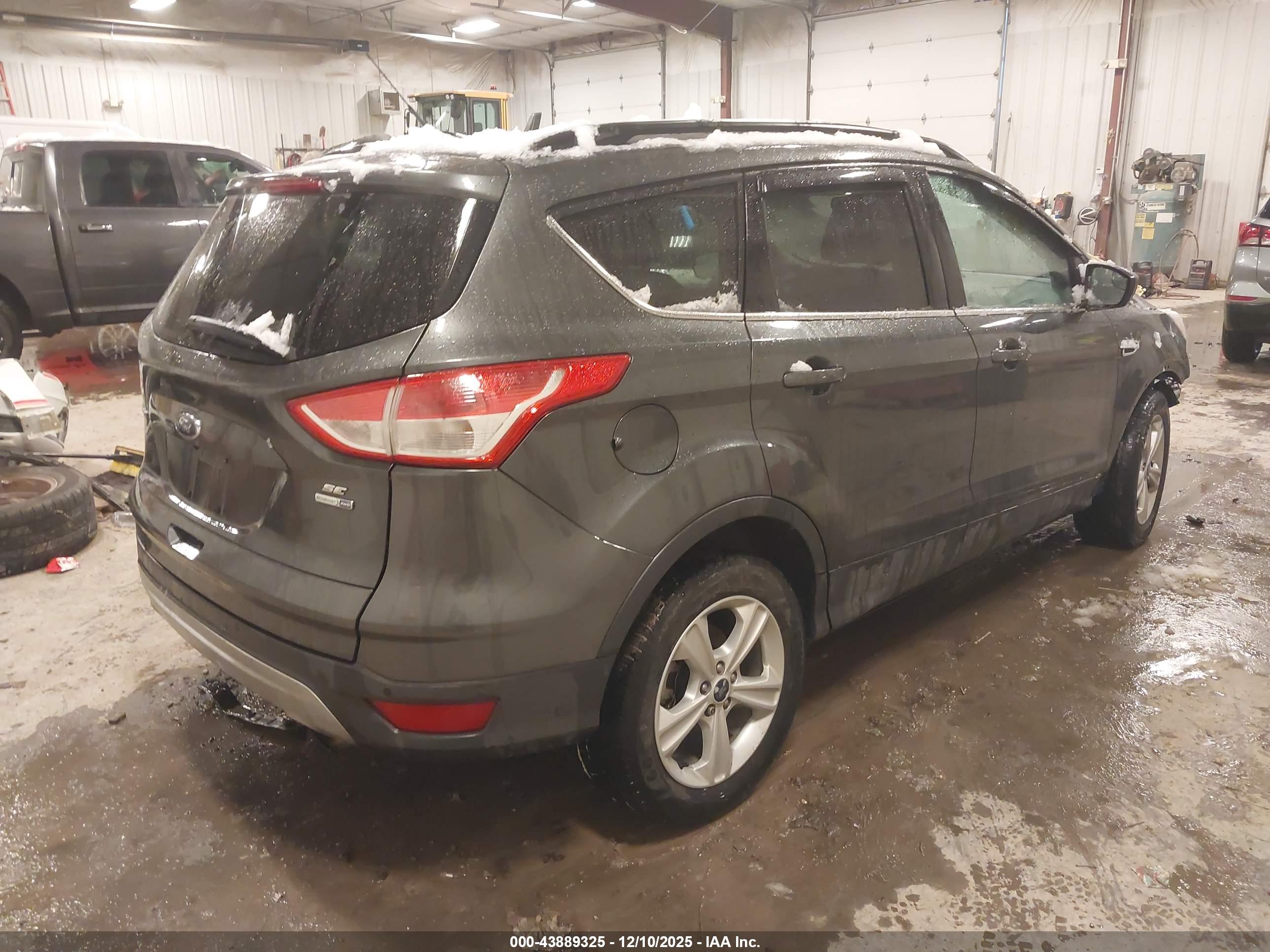 FORD ESCAPE image 4