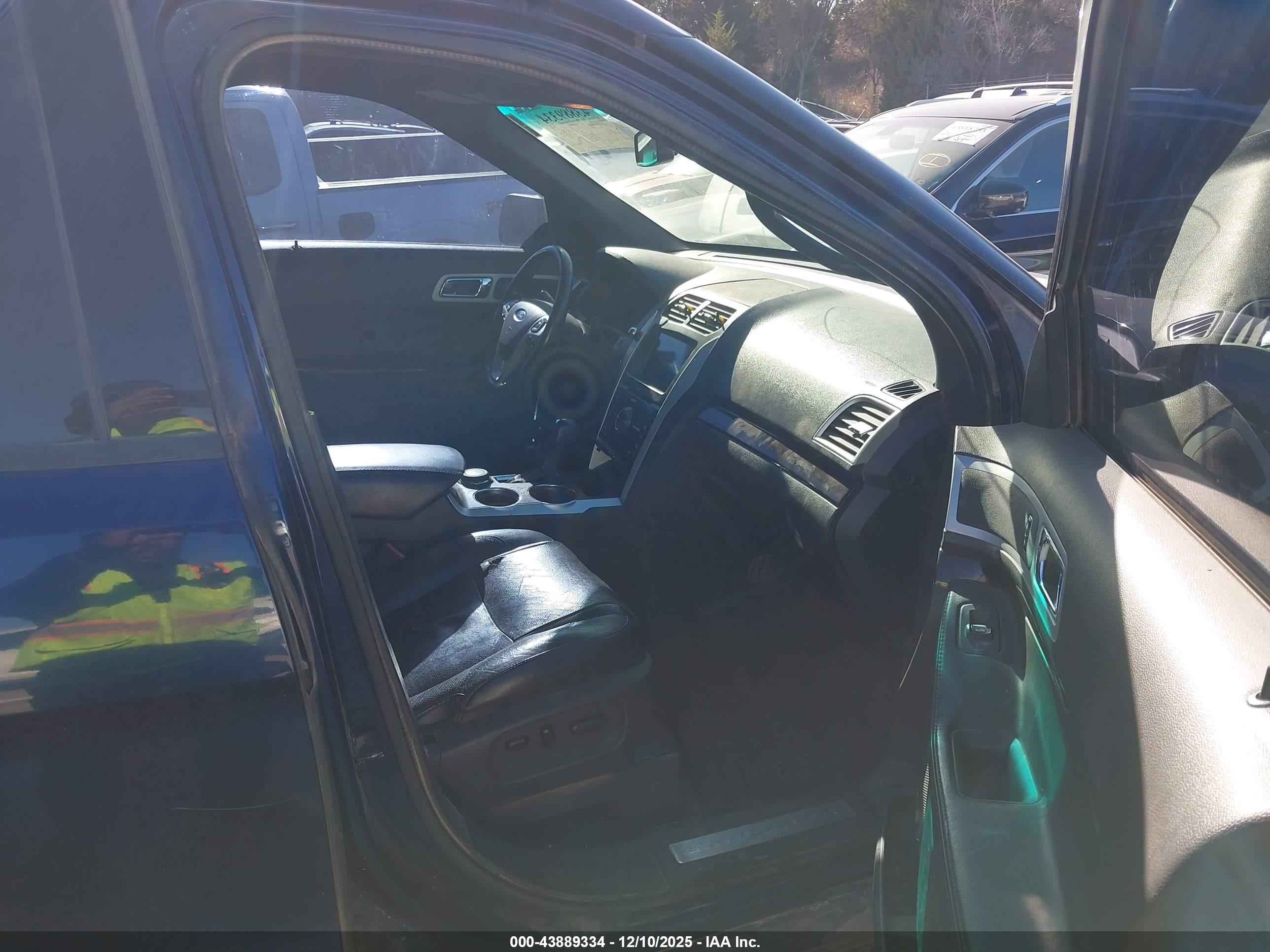 FORD EXPLORER image 5