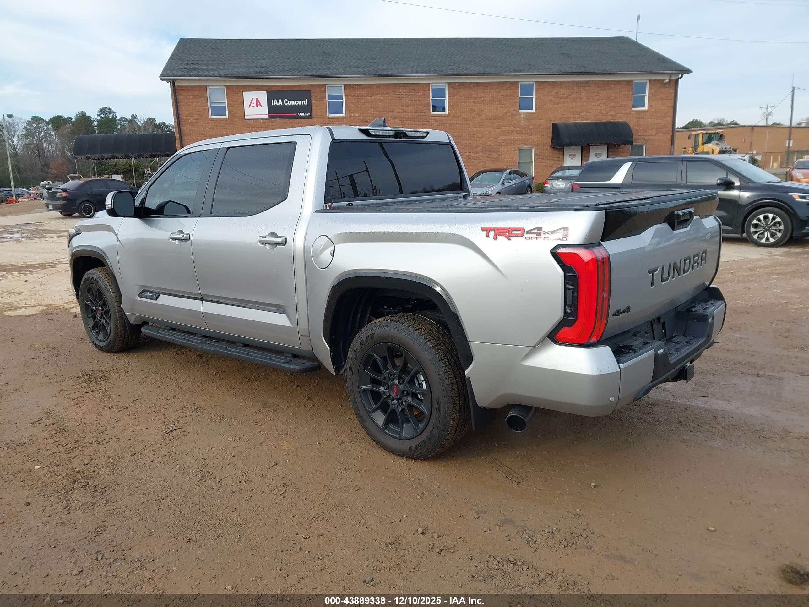 TOYOTA TUNDRA image 3