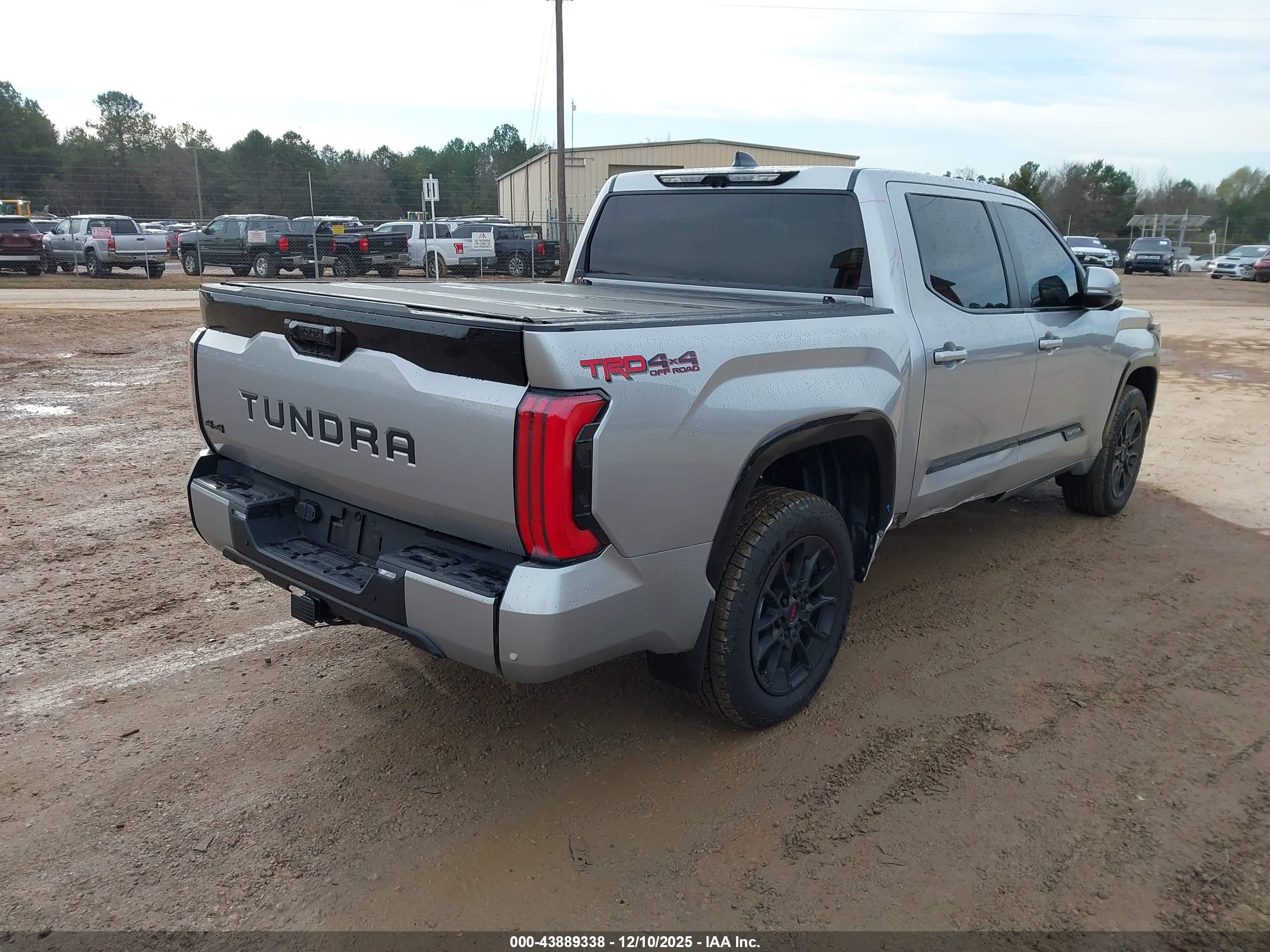 TOYOTA TUNDRA image 4
