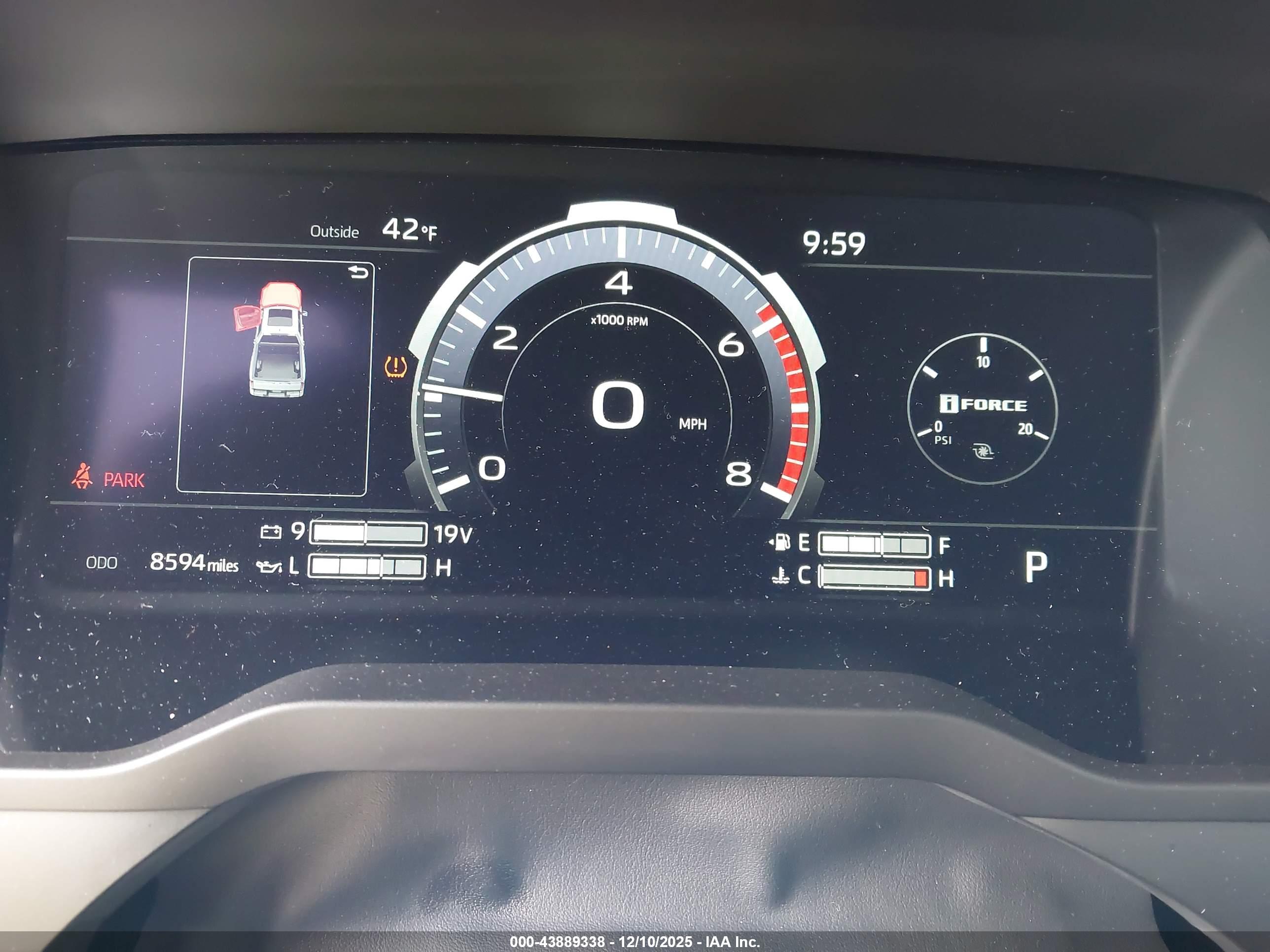 TOYOTA TUNDRA image 7