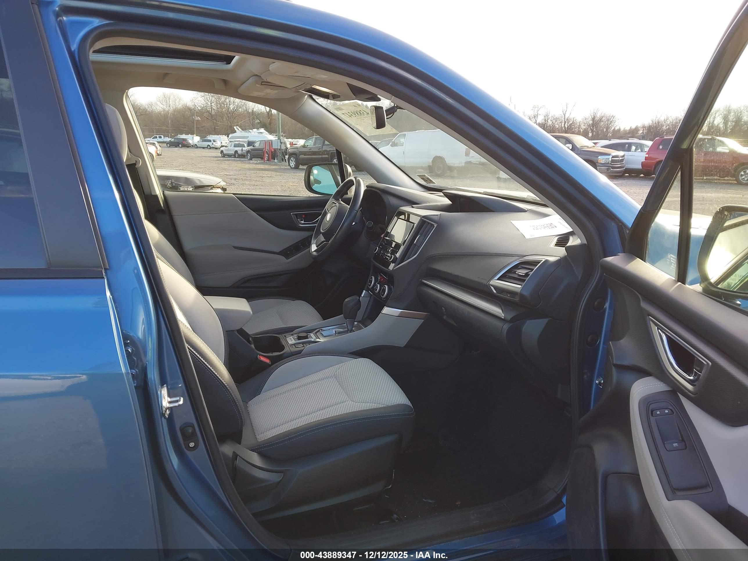 SUBARU FORESTER image 5