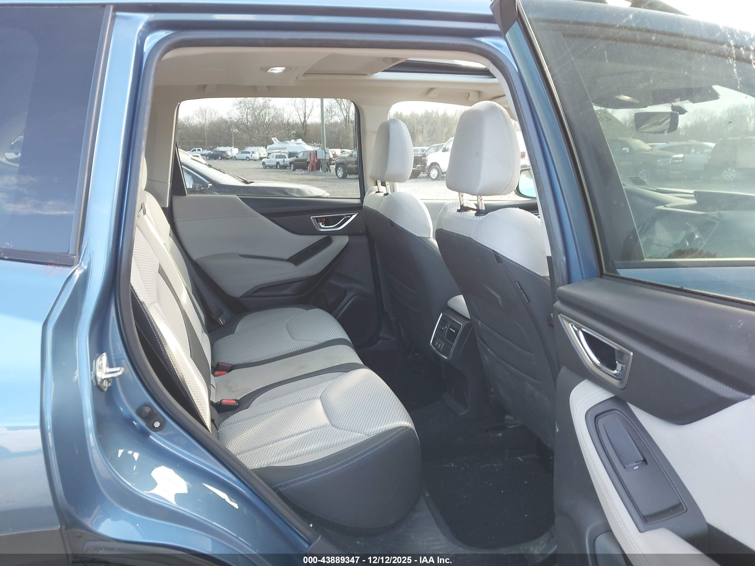 SUBARU FORESTER image 8