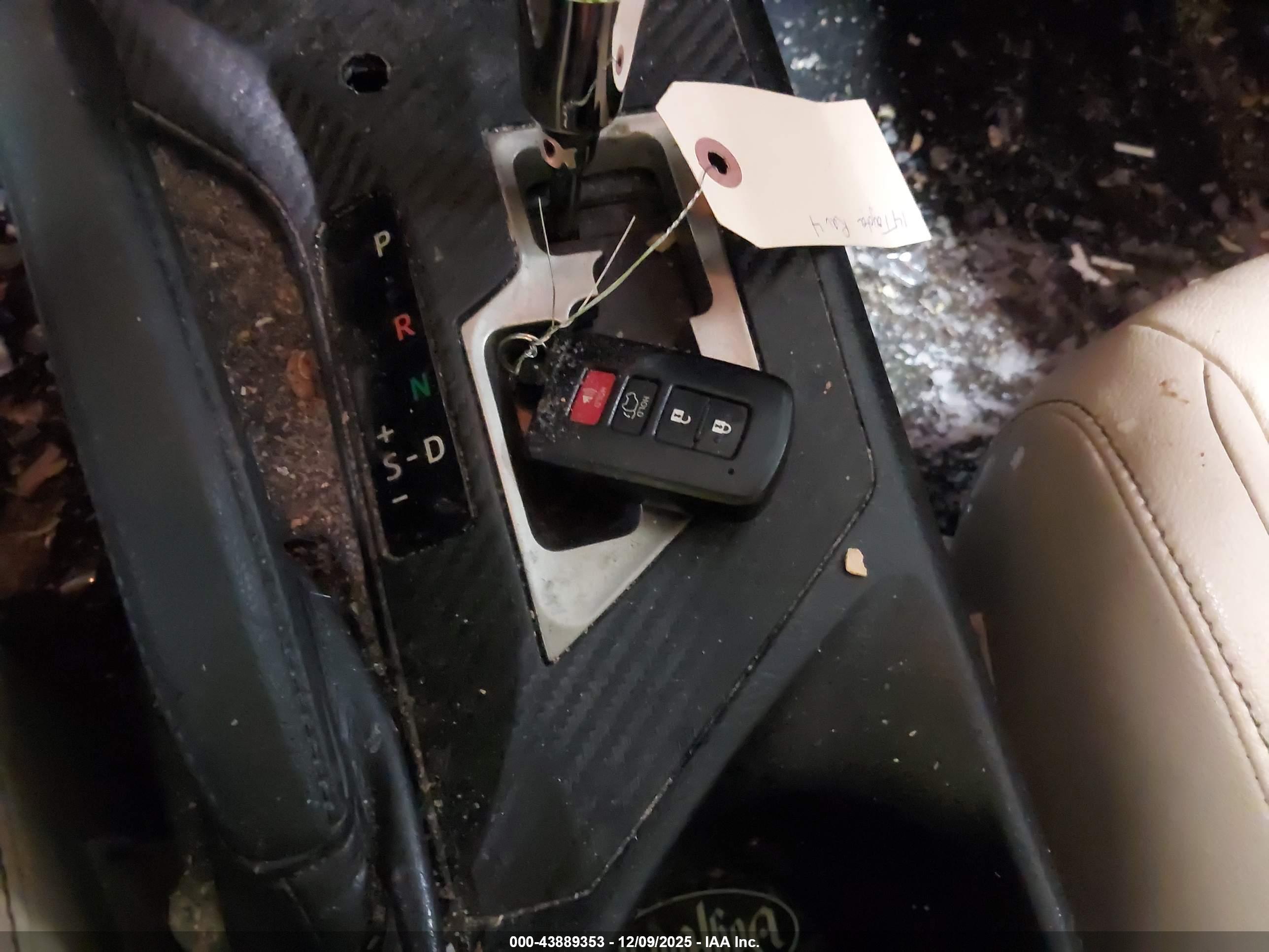 TOYOTA RAV4 image 11