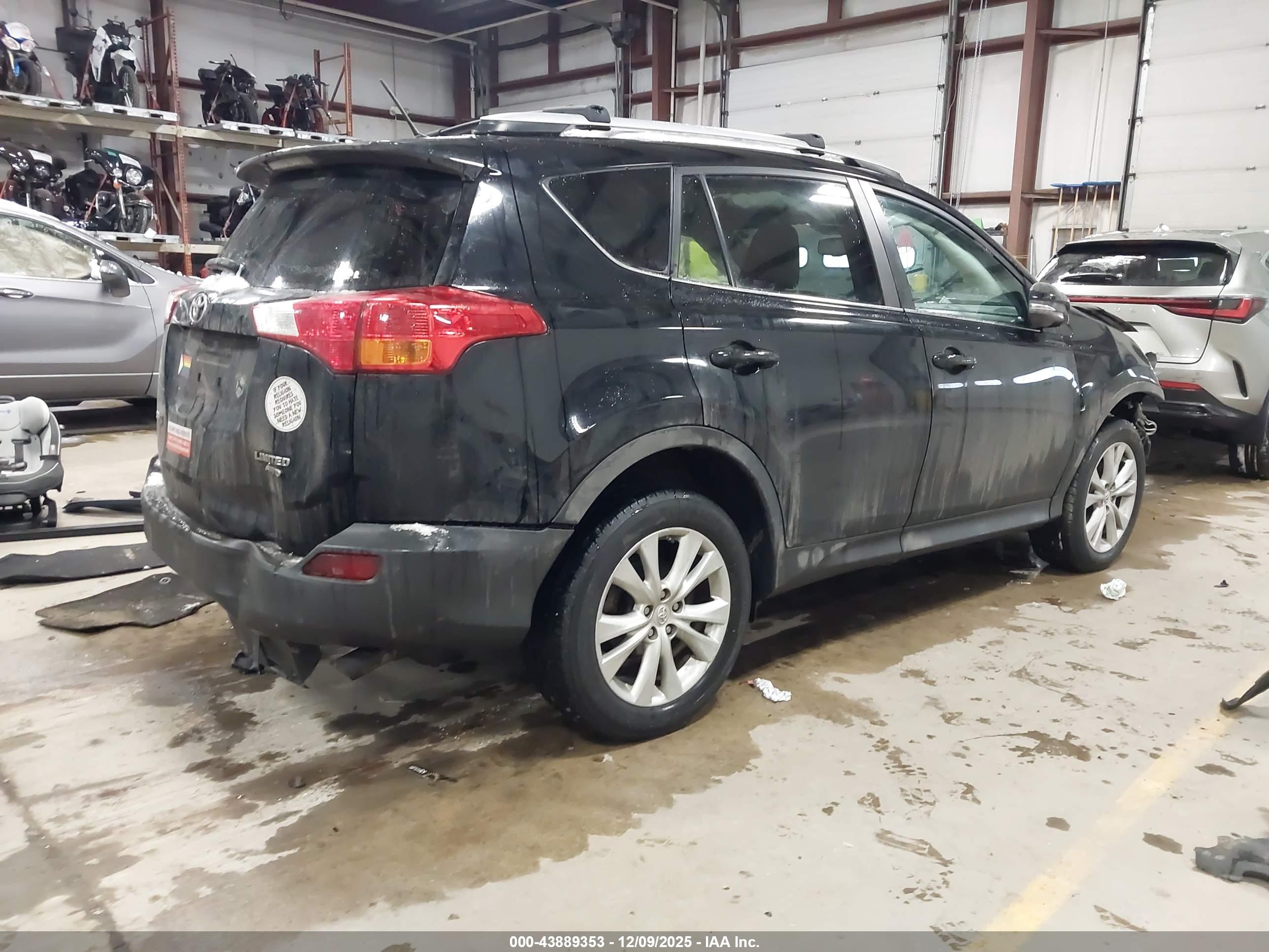 TOYOTA RAV4 image 4