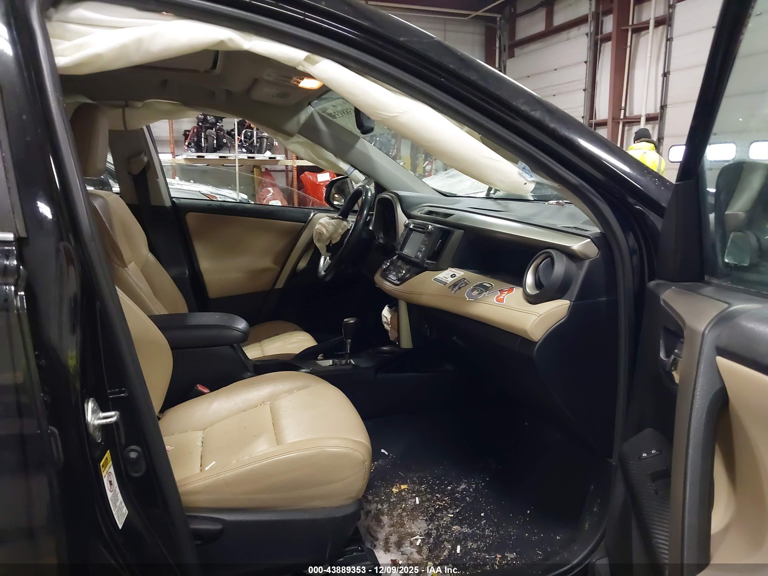 TOYOTA RAV4 image 5