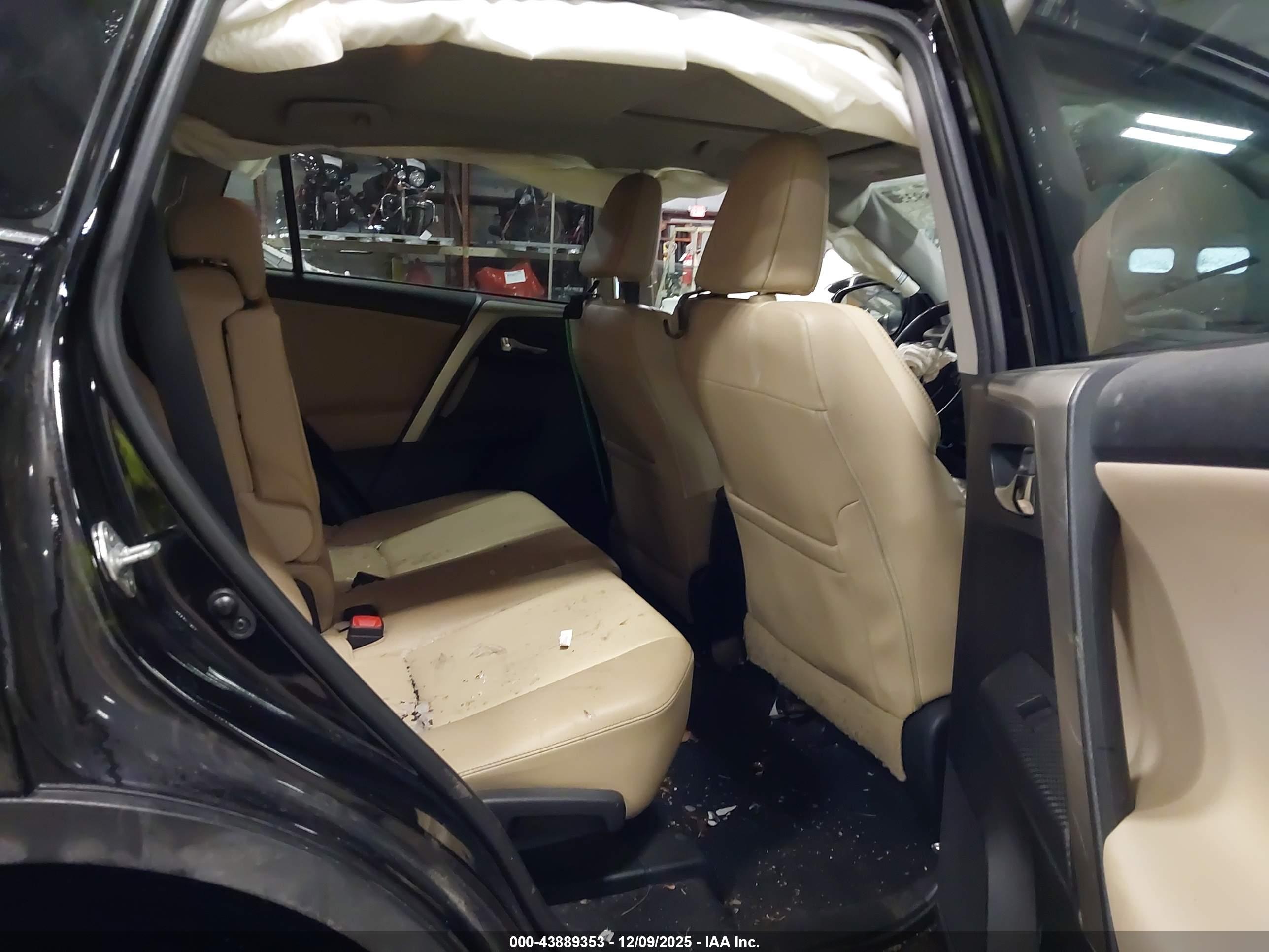 TOYOTA RAV4 image 8