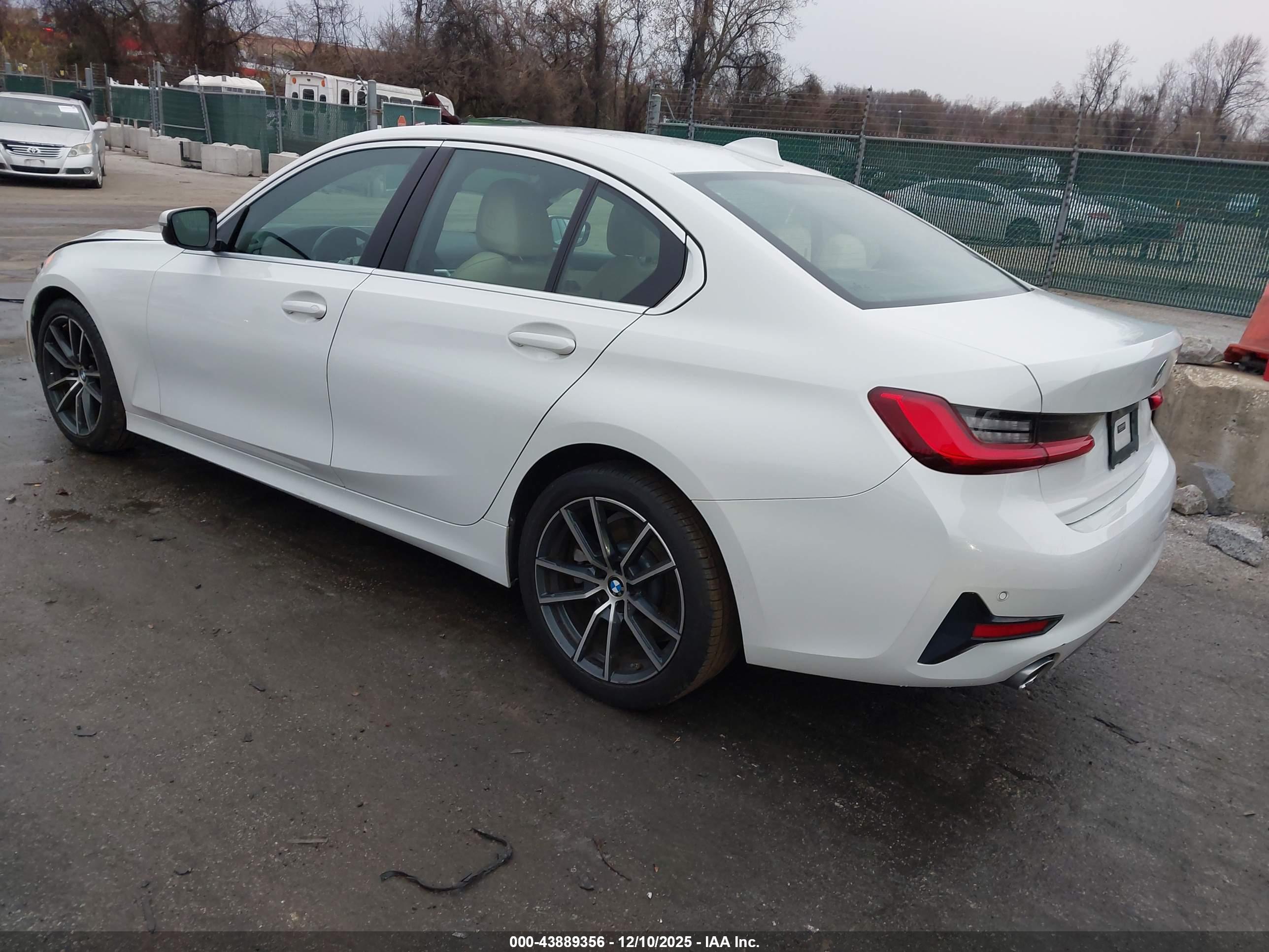 BMW 330I image 3