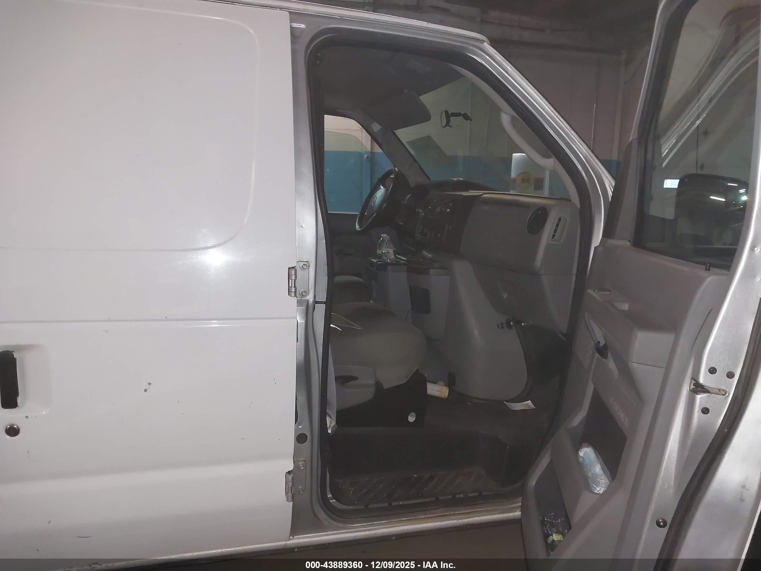 FORD E-350 image 5