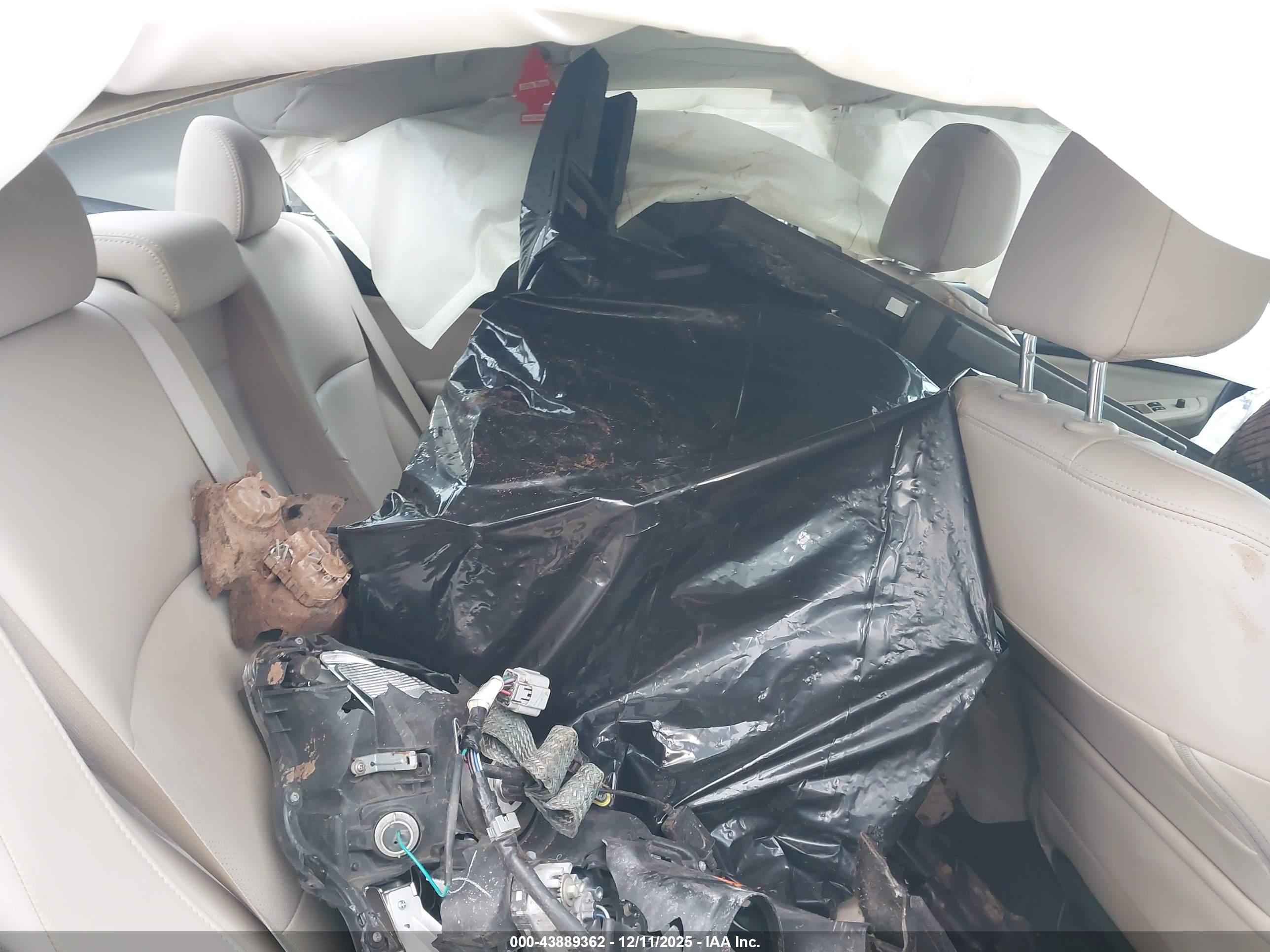 SUBARU LEGACY image 8
