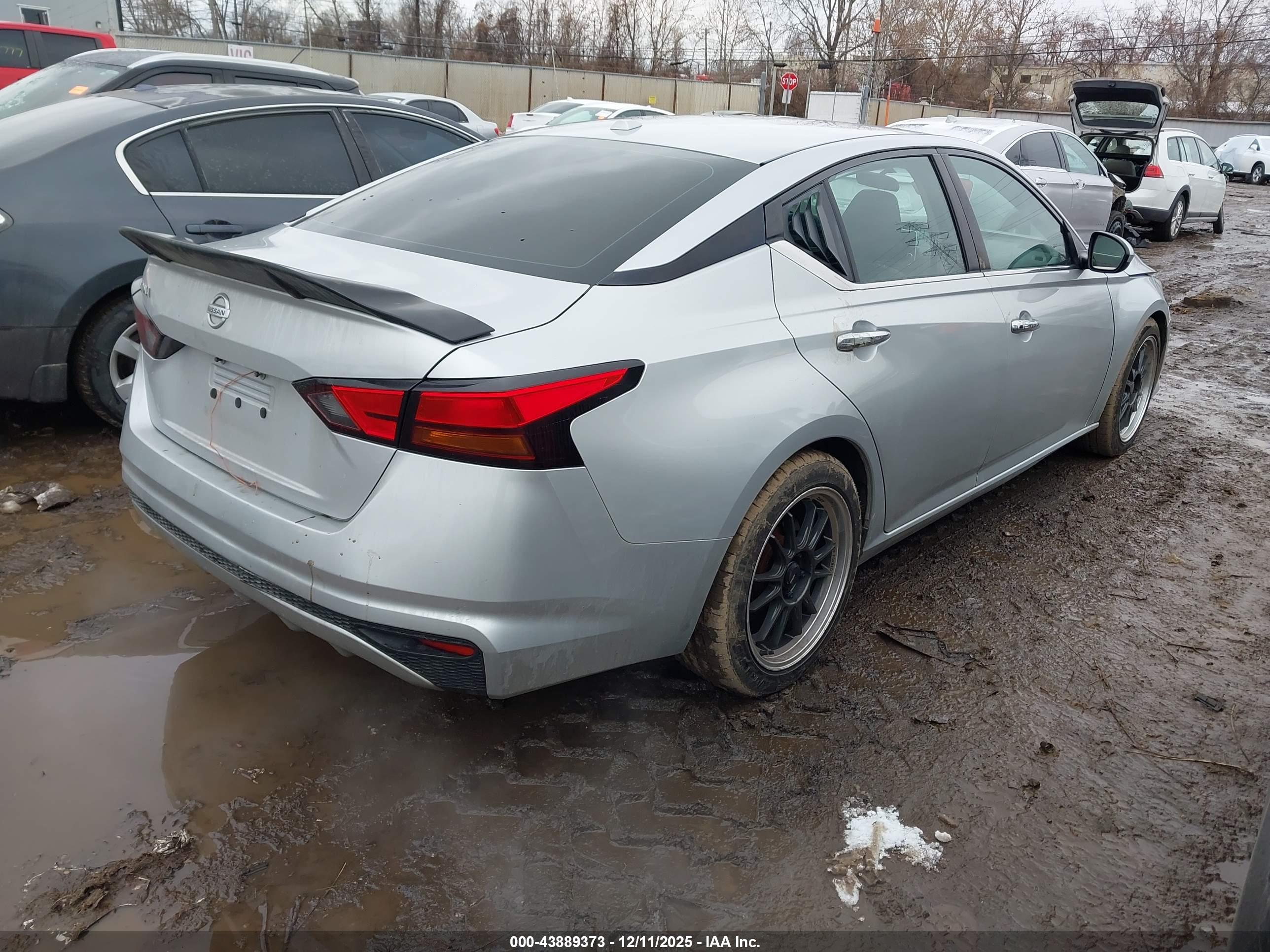 NISSAN ALTIMA image 4