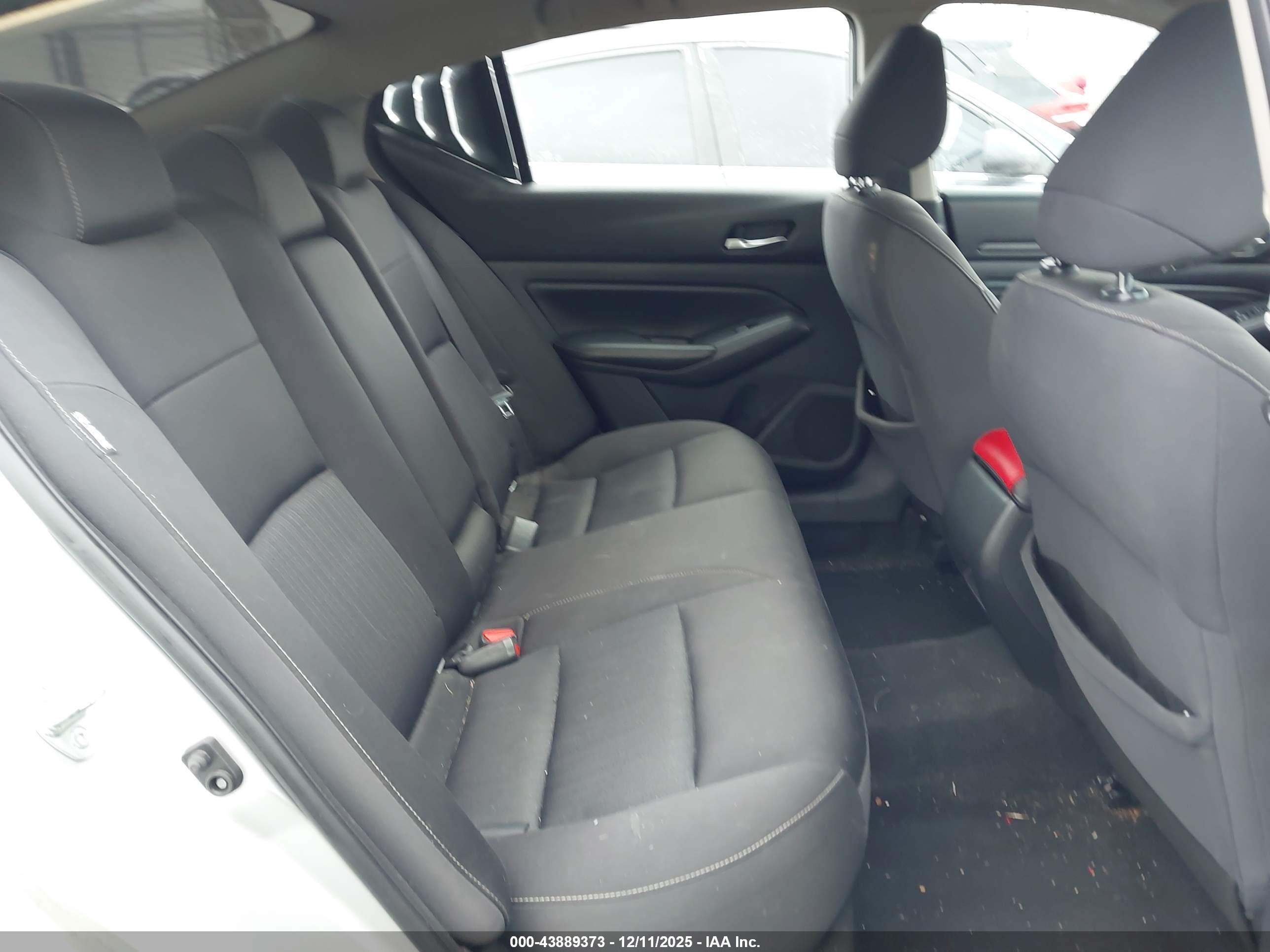 NISSAN ALTIMA image 8