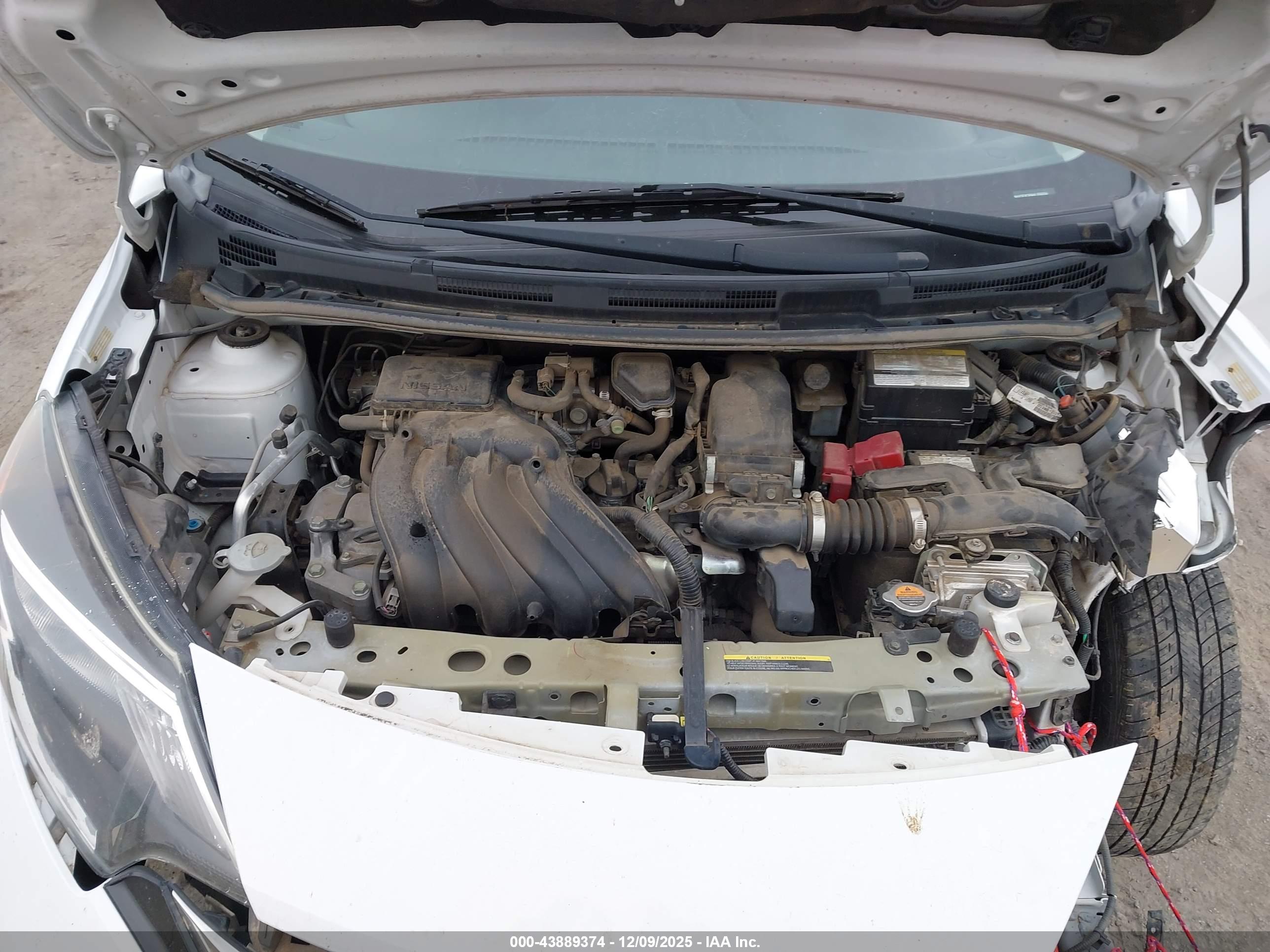 NISSAN VERSA image 10